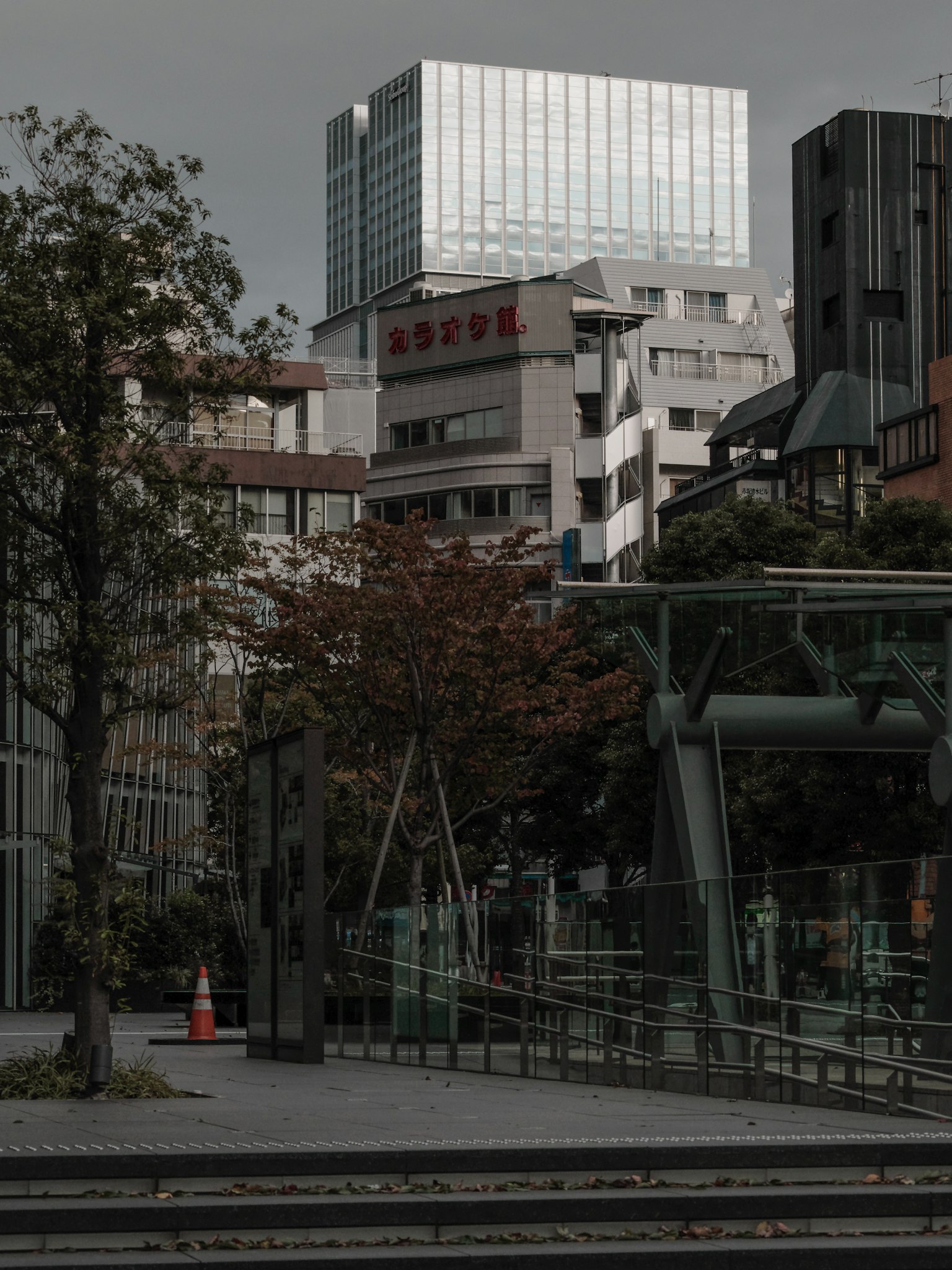 Paysage urbain avec des bâtiments et des arbres
