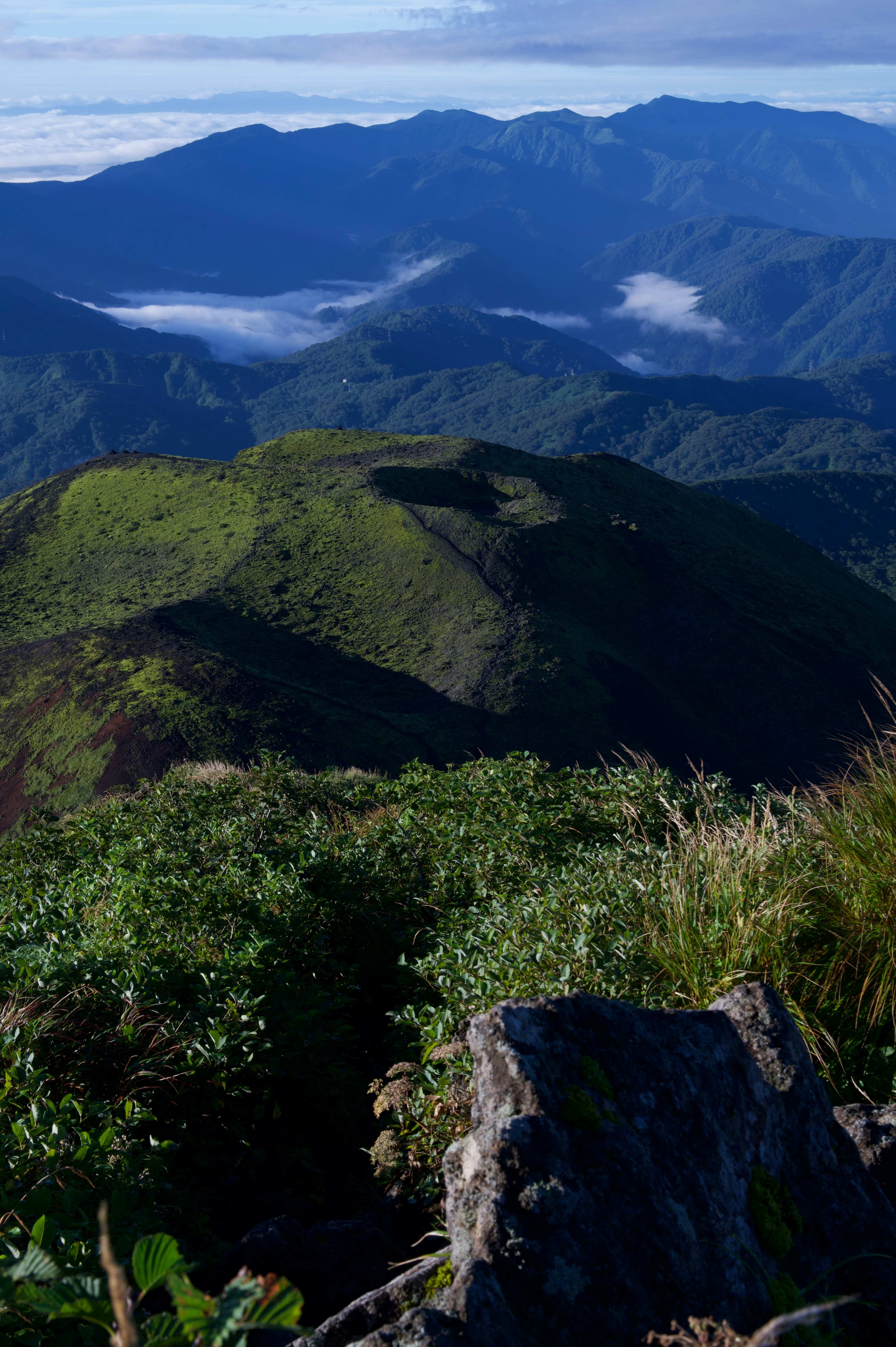 mountain ridge view with sea of clouds