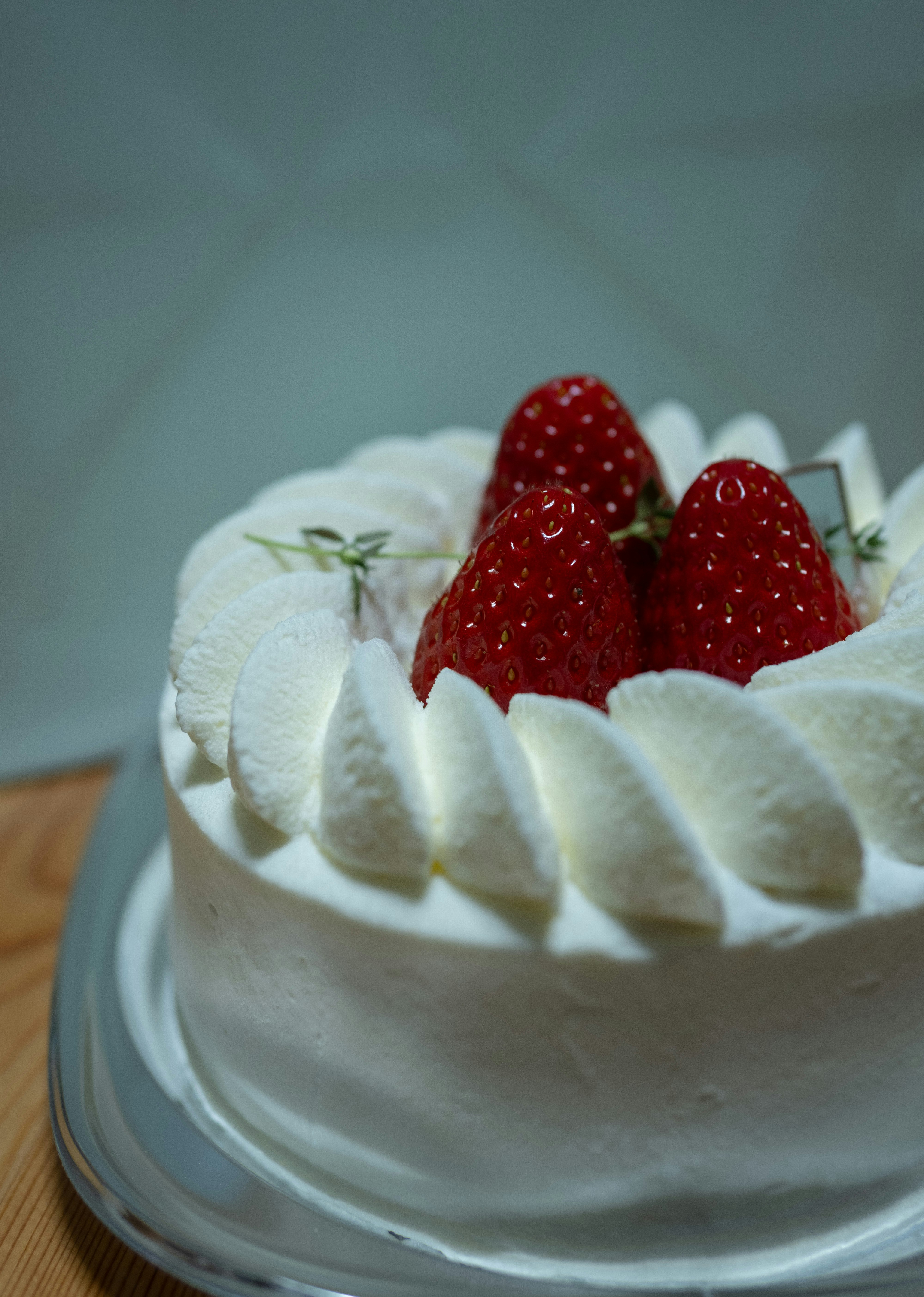 bánh kem tươi với dâu tây