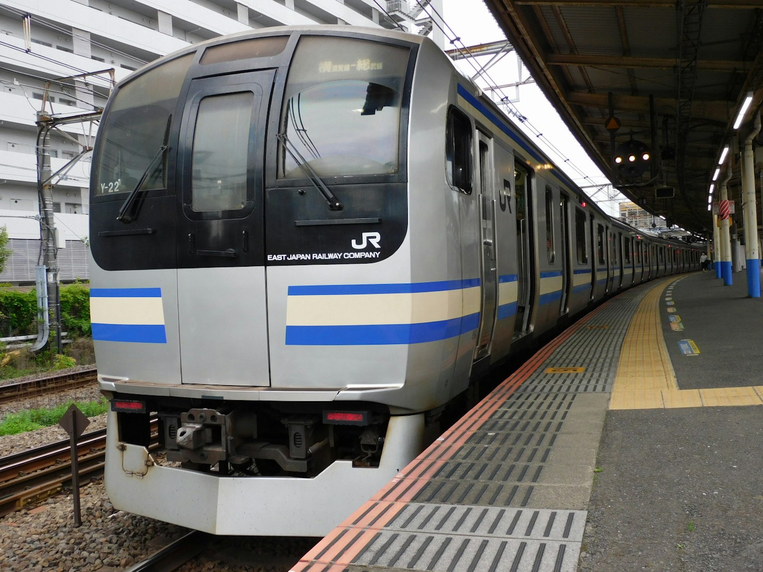 Tren JR detenido en la estación