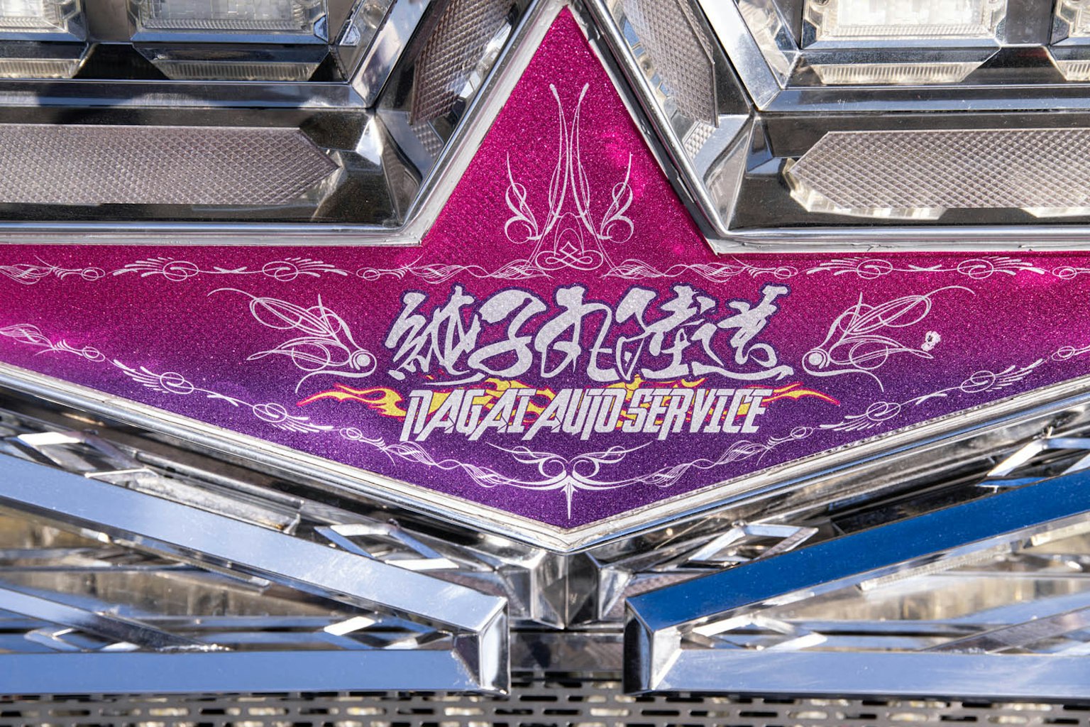 Star-shaped design with pink decoration featuring text and logo