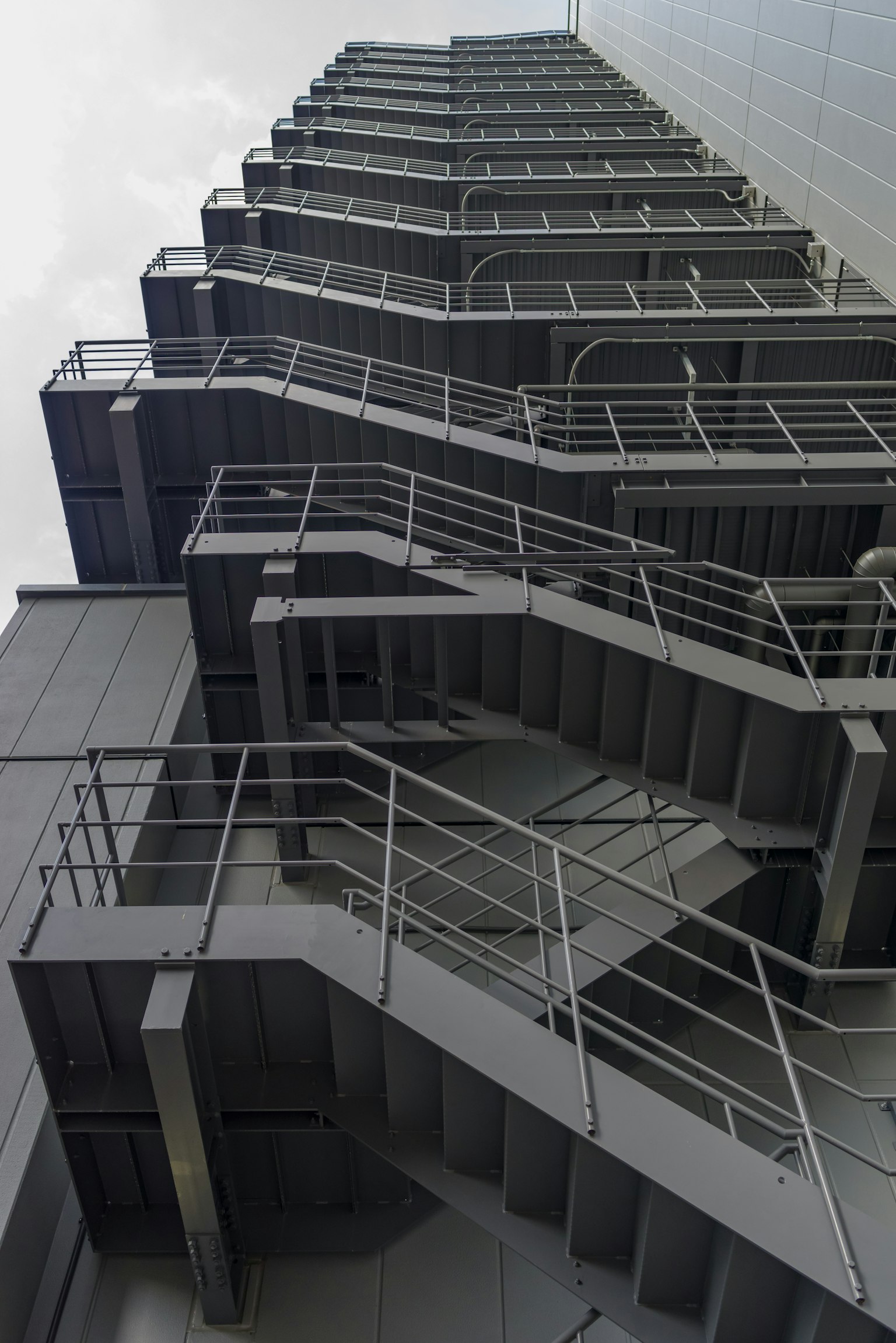 Escaliers de secours en métal à l'extérieur d'un bâtiment
