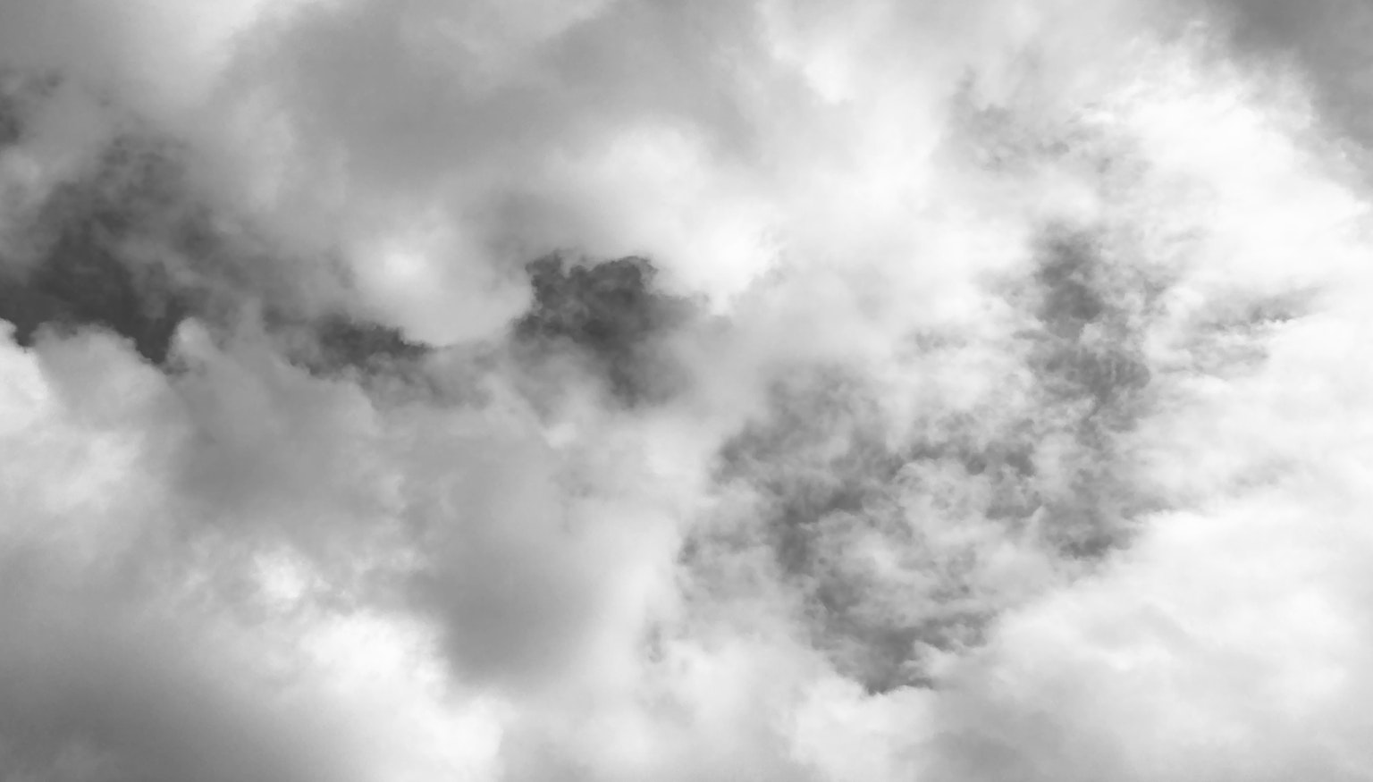 Image d'un ciel rempli de nuages gris