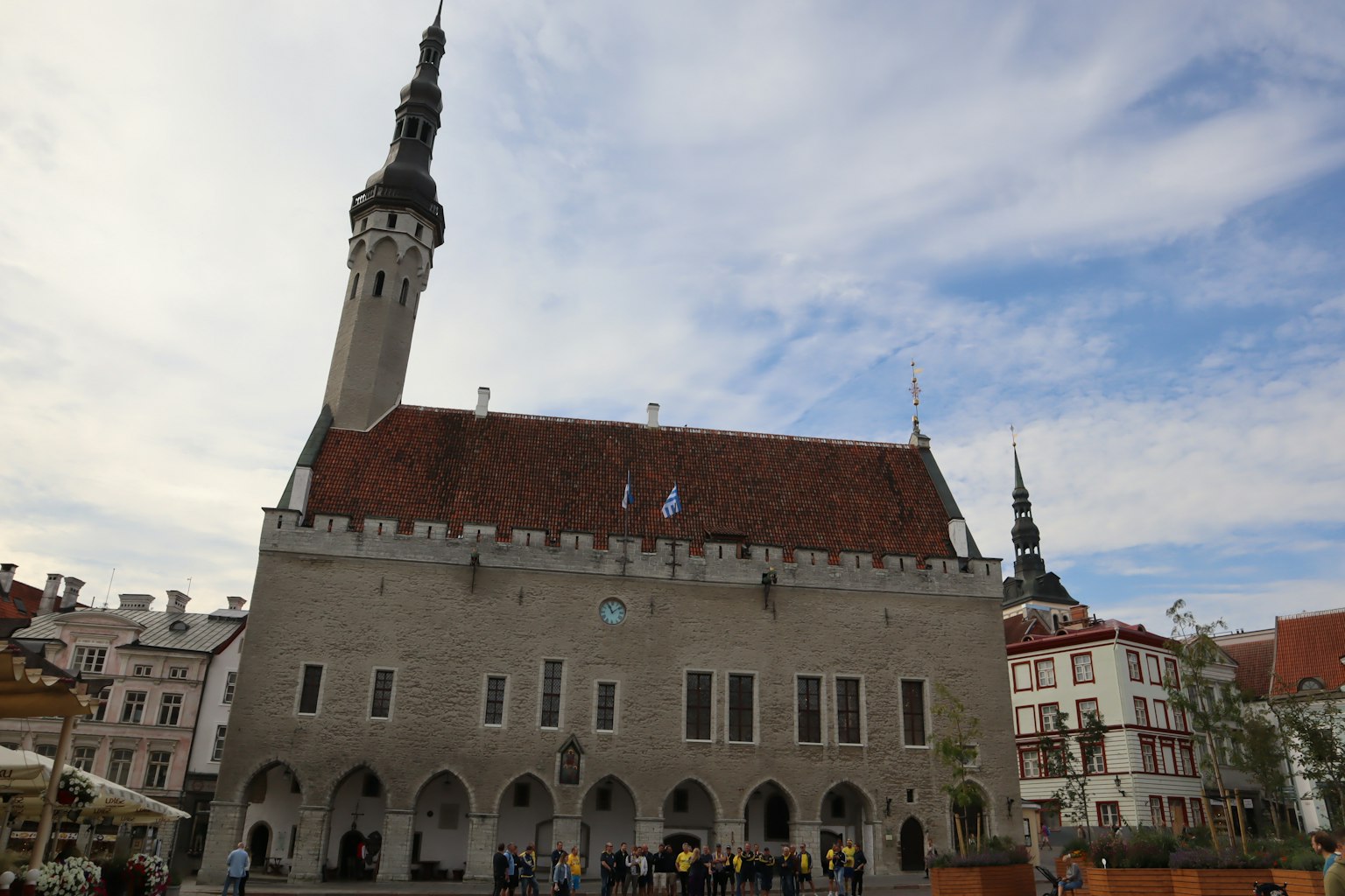 Vue extérieure de l'Hôtel de Ville dans la vieille ville de Tallinn