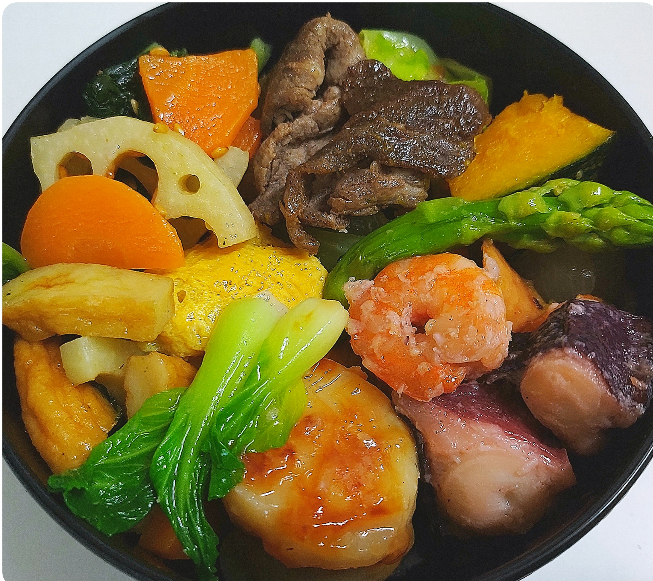 đĩa tổng hợp rau và thịt
