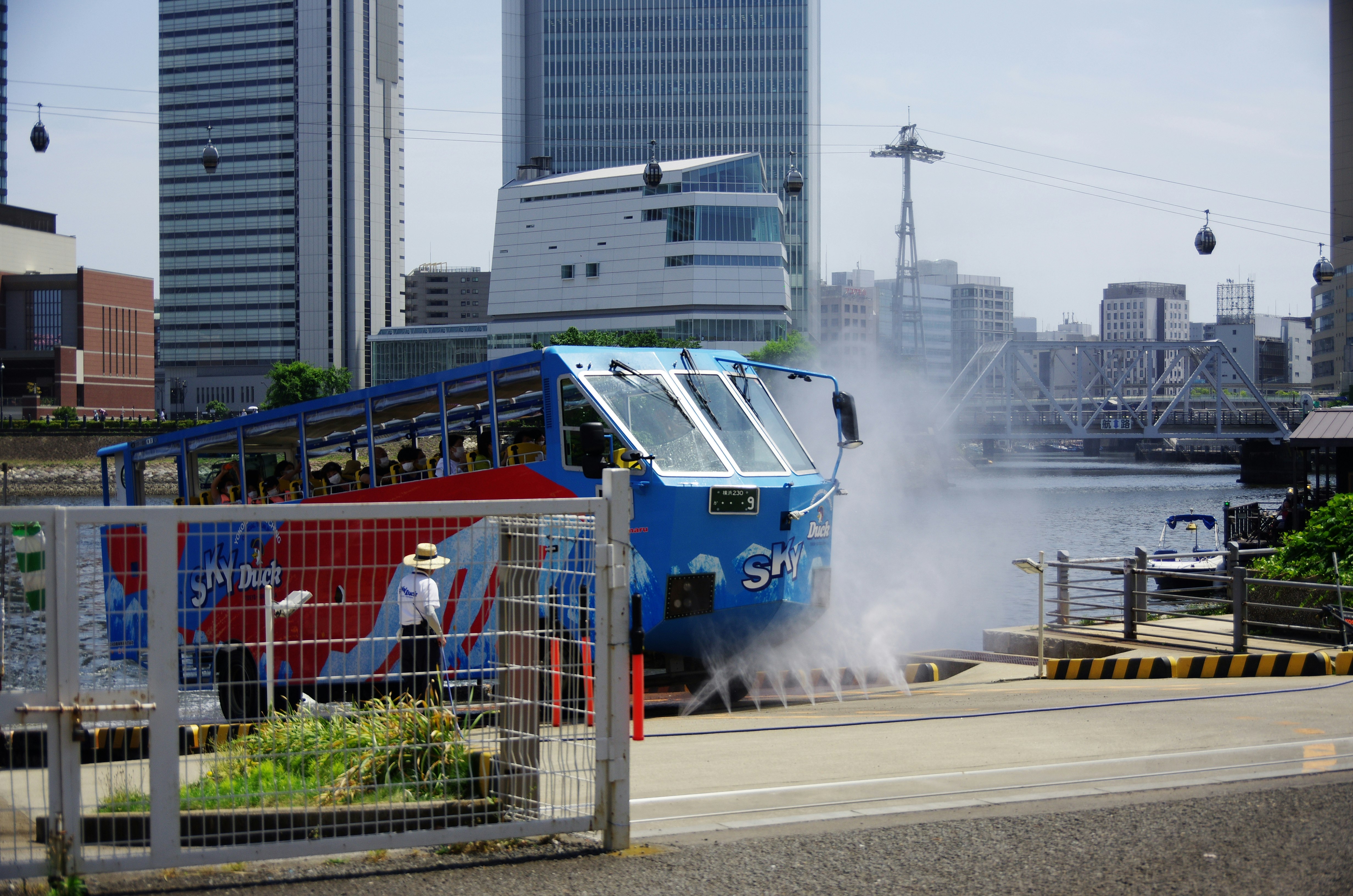 横滨港未来的港口场景与喷射巴士