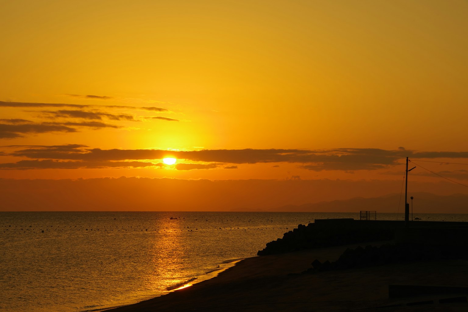 Bellissimo tramonto sull'oceano