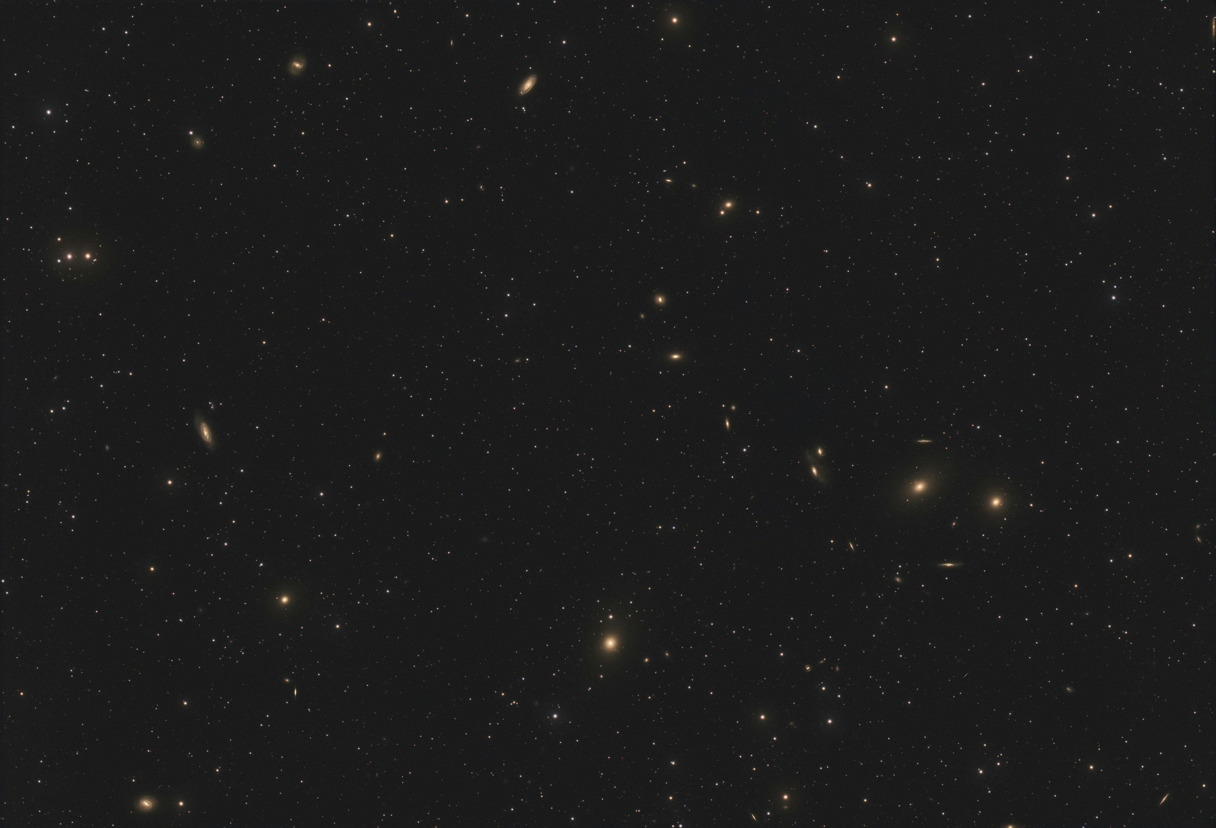 星空の夜空に広がる微細な星々