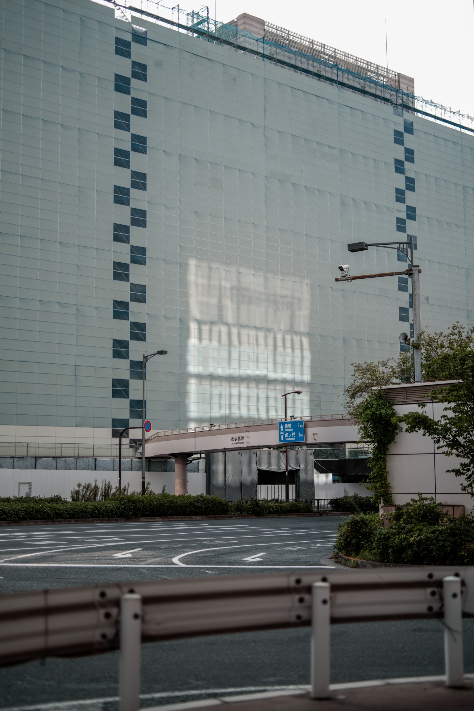 城市景观,绿色建筑带有反射面