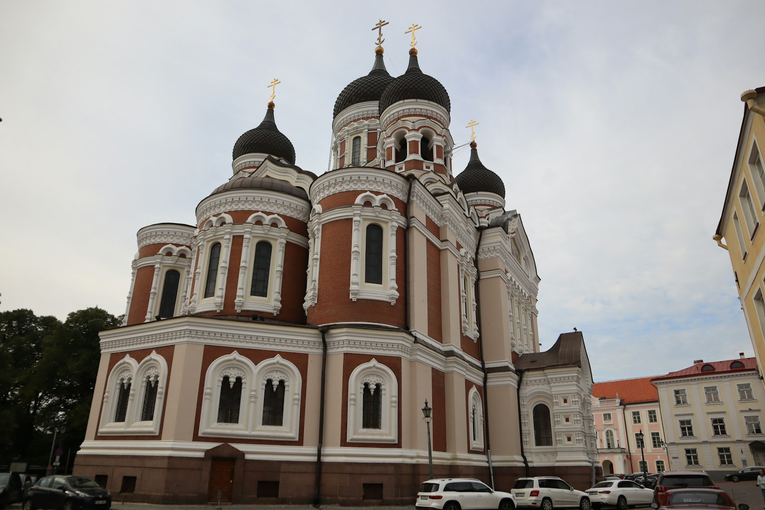 Gereja Ortodoks Rusia yang menakjubkan dengan kubah yang khas