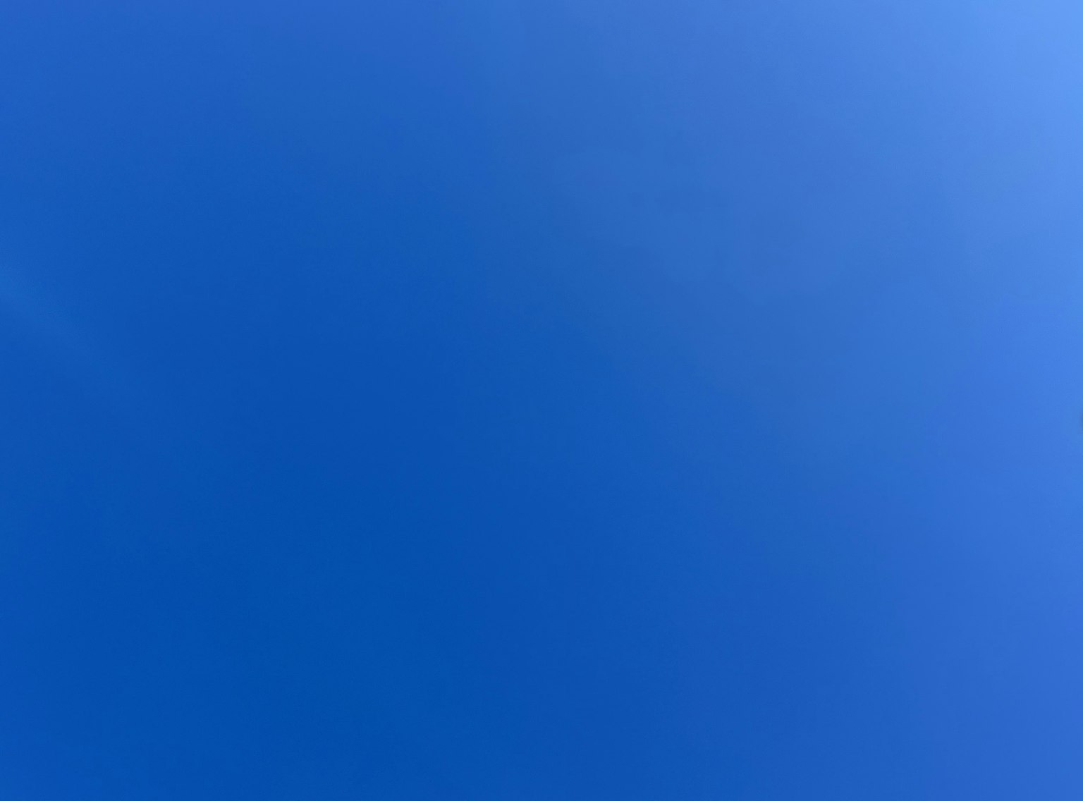 Image simple d'un ciel bleu en dégradé