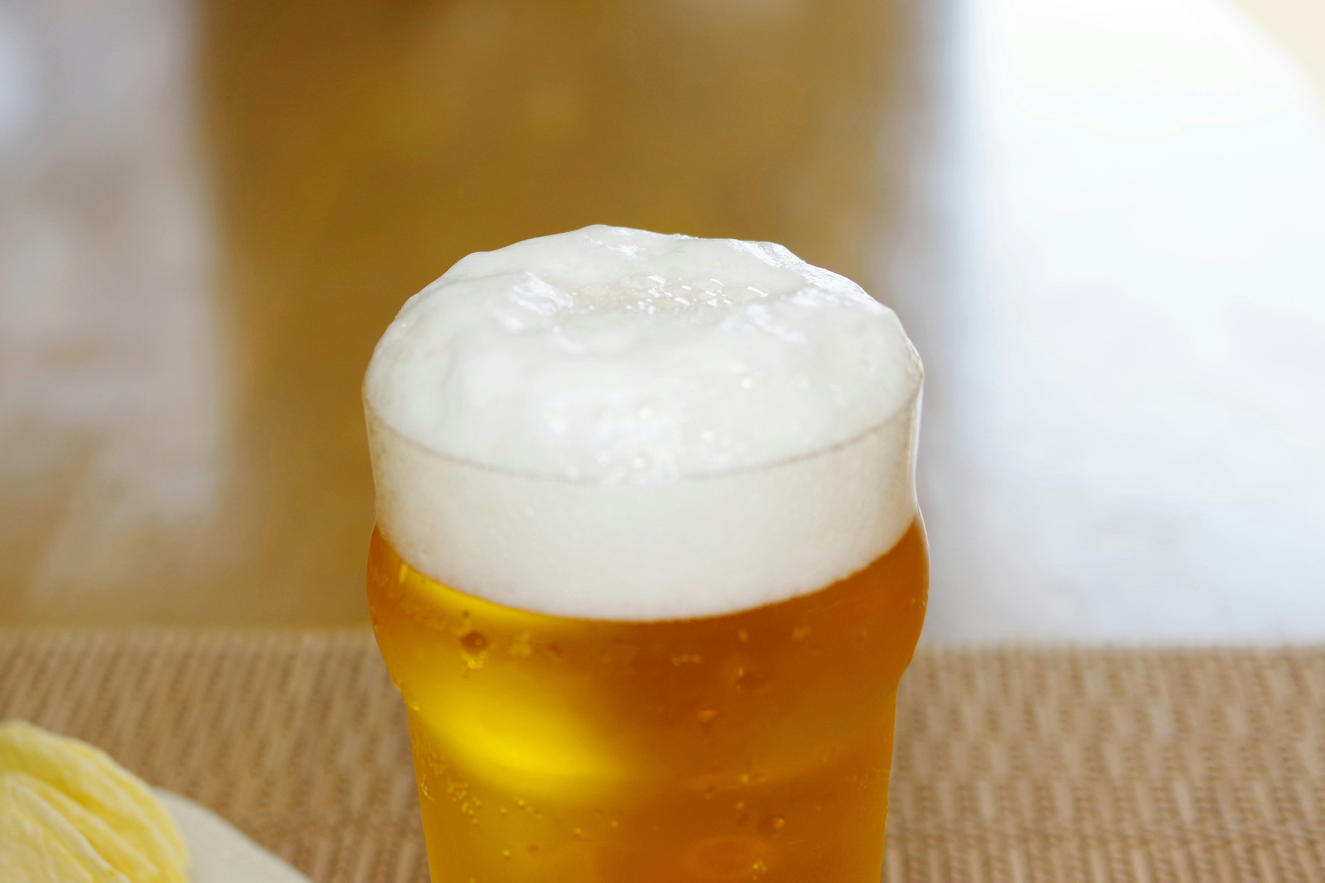 起泡的啤酒杯