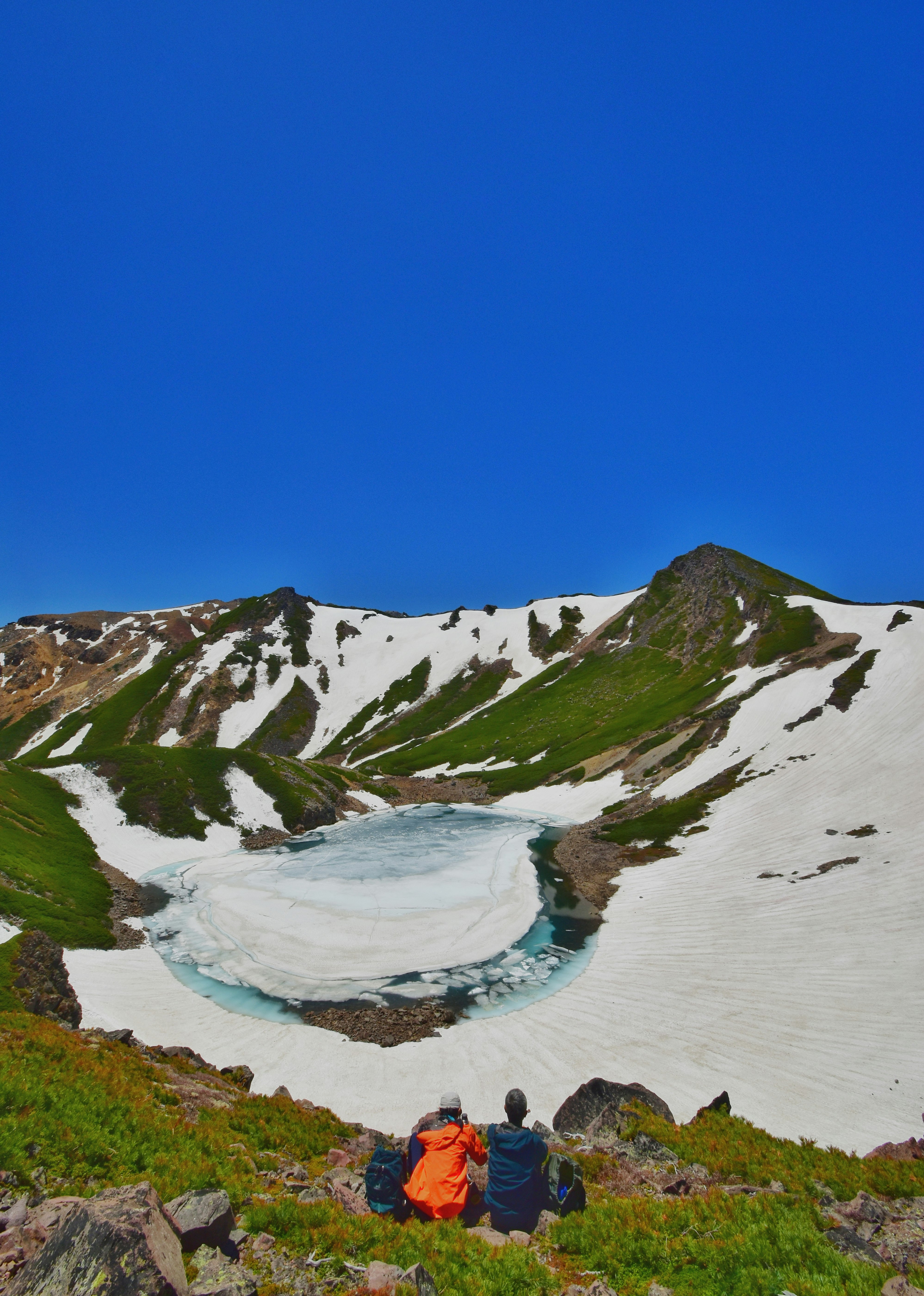 御嶽山三之池「龍之眼」雪溪與山徑遠景