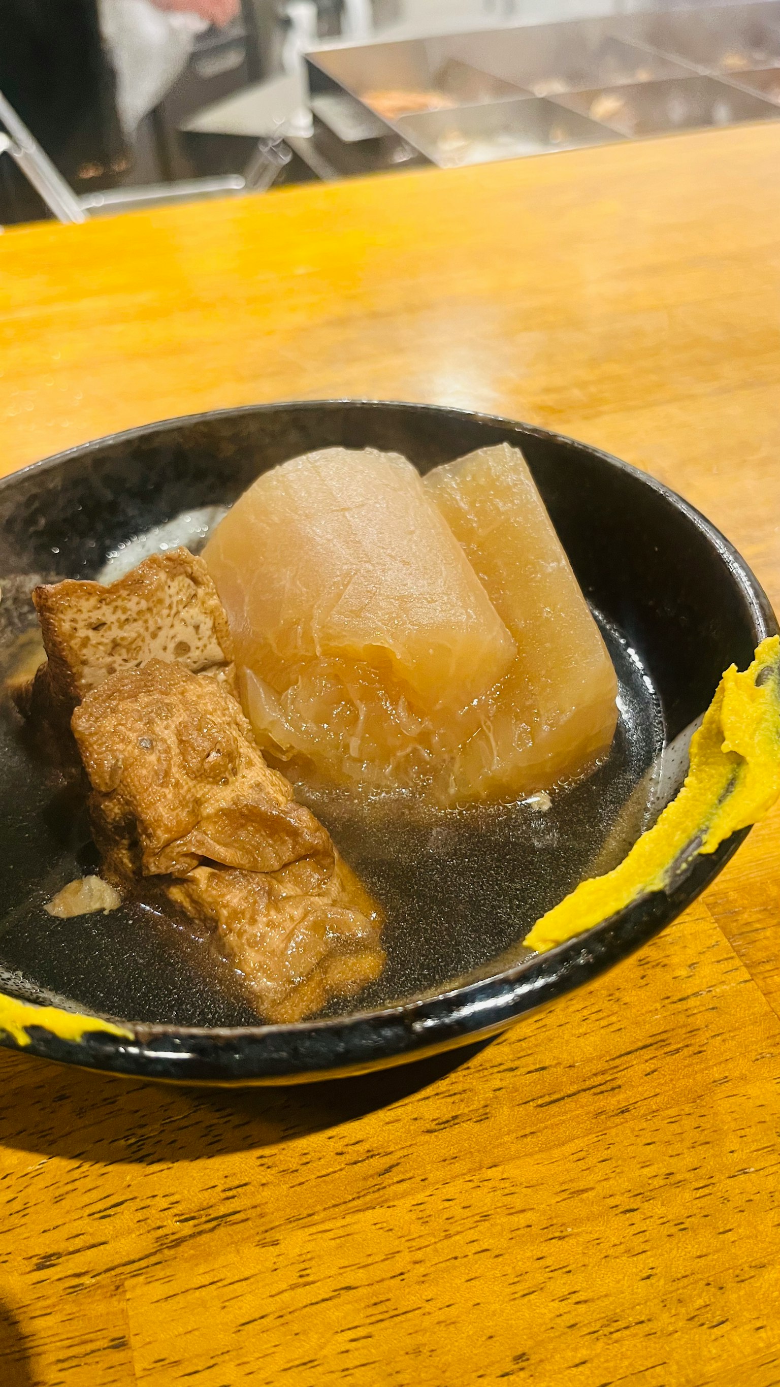 一盤炖菜包含大根和肉