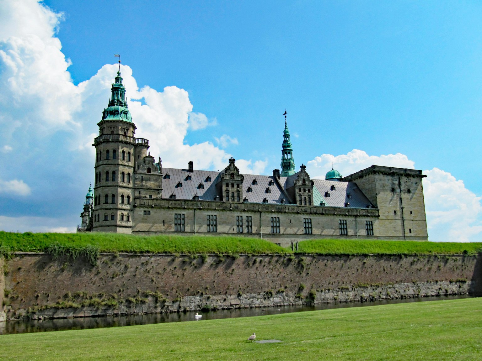 Ngoại thất hoành tráng của lâu đài Kronborg được biết đến là lâu đài của Hamlet