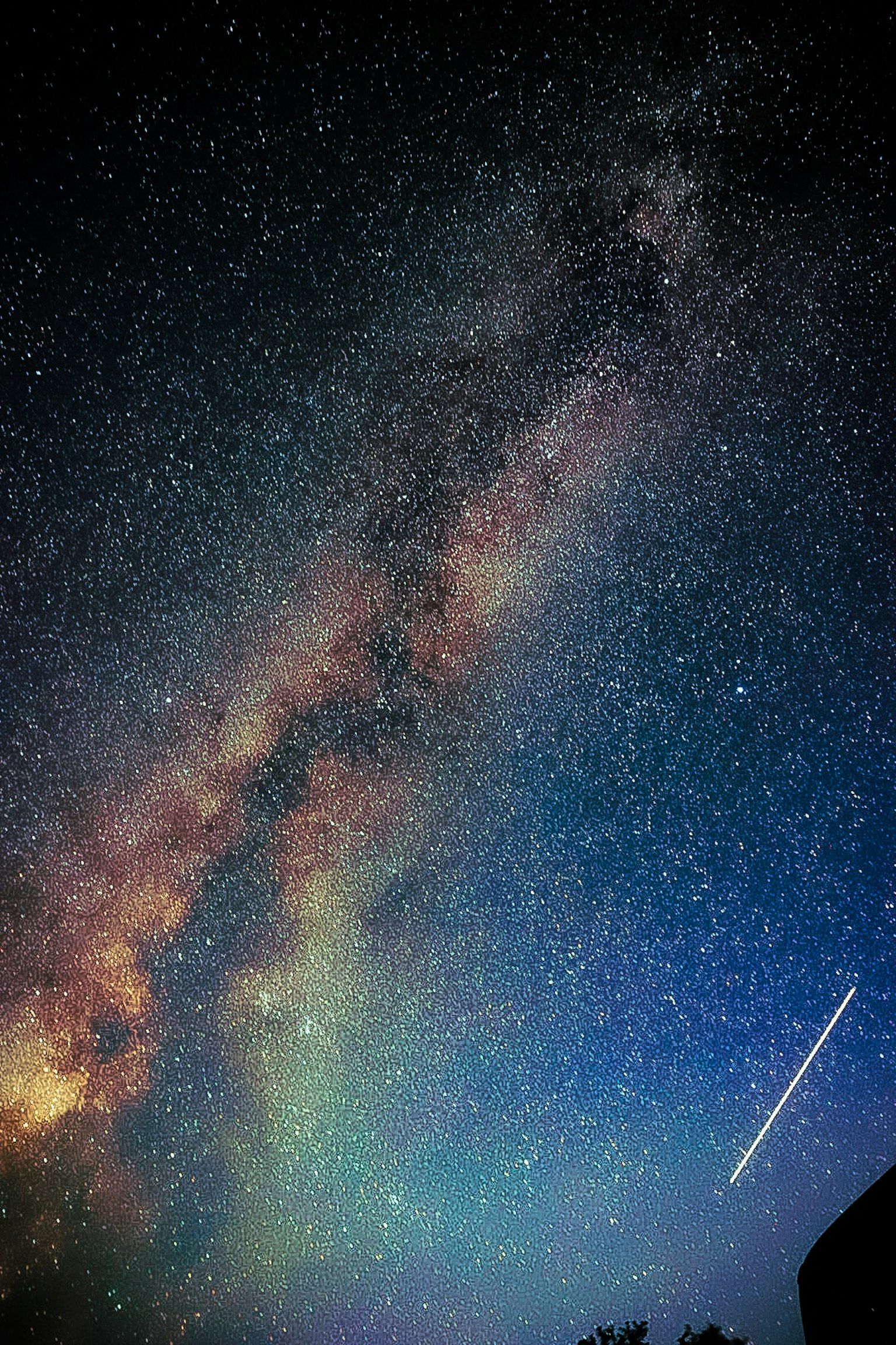 星空中美麗的銀河景觀和流星