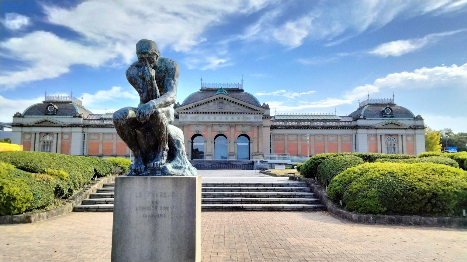 The Thinker sculpture in front of a grand museum building