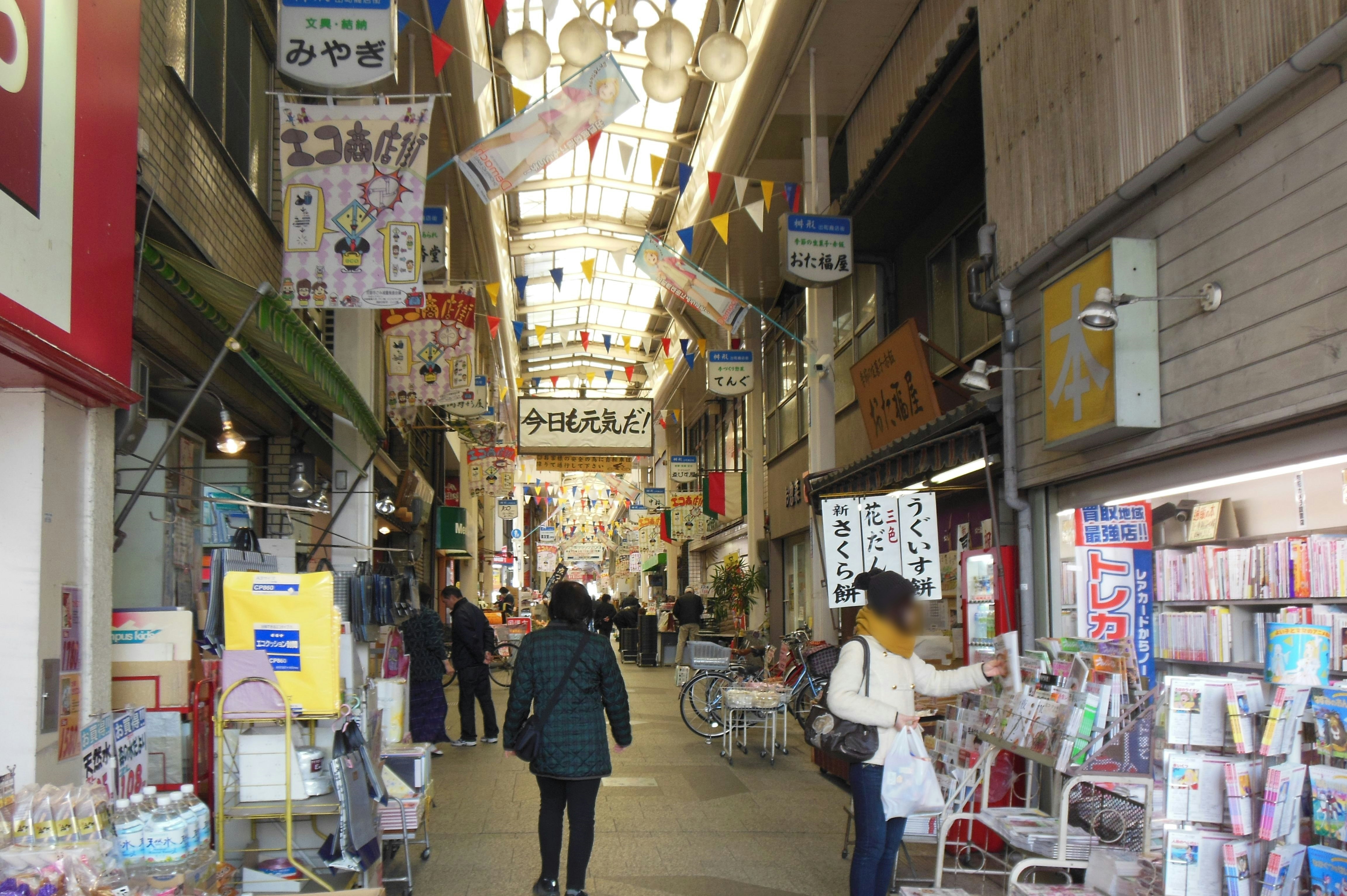 有頂商店街的招牌與行人通道