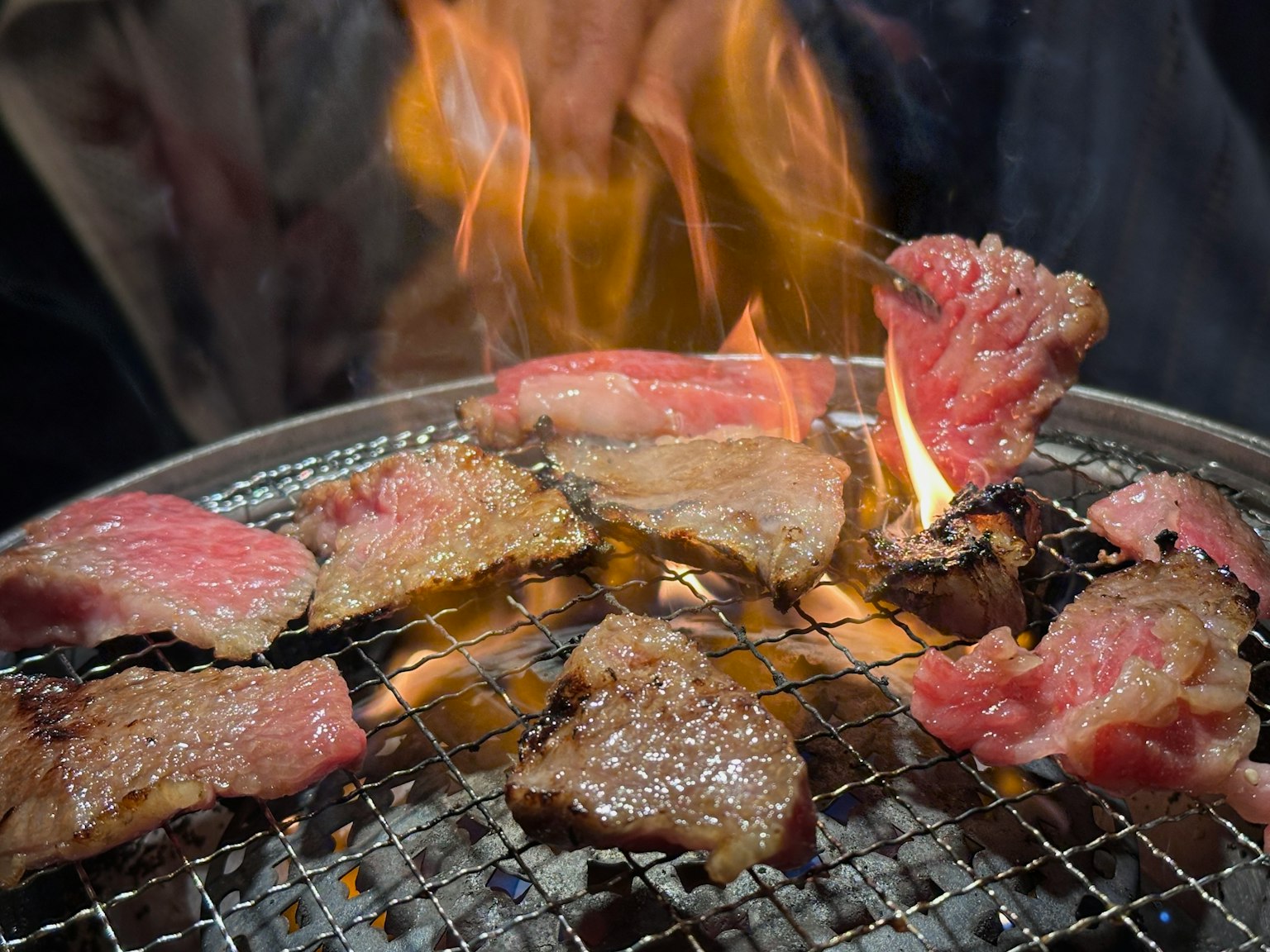 烤肉块和火焰