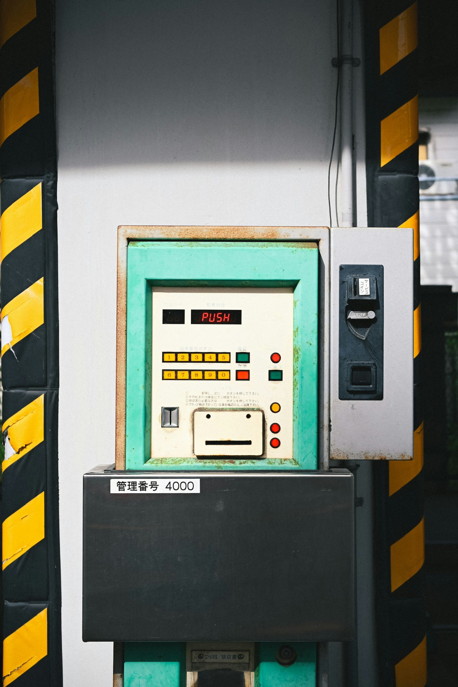 outdoor payment kiosk with control panel