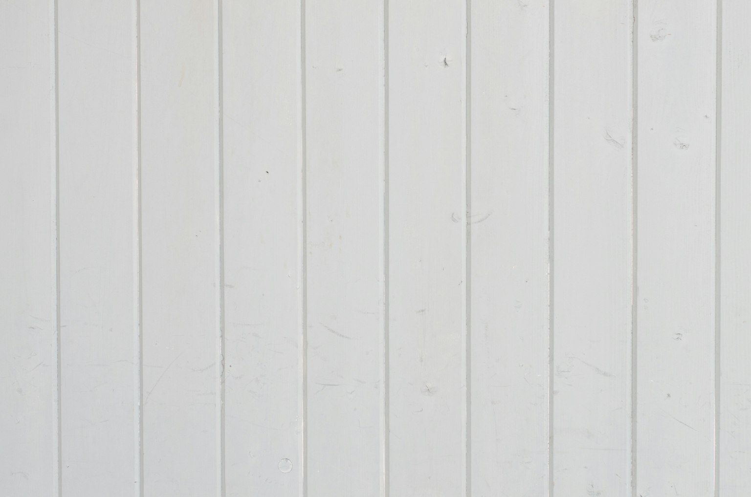 Listelli verticali di un muro in legno bianco