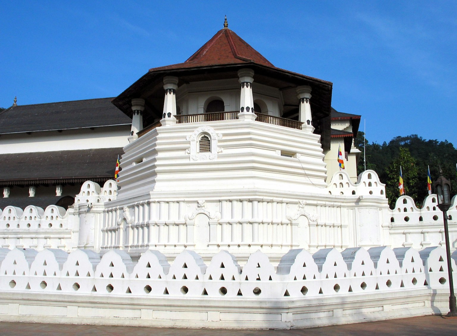 White temple tower and wall in Kandy, Sri Lanka