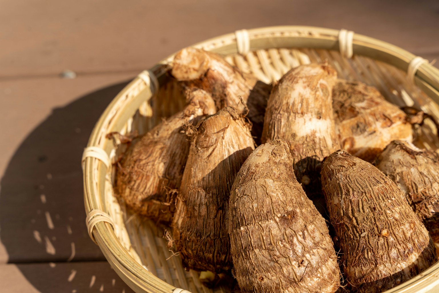 Giỏ chứa rễ khoai môn lớn
