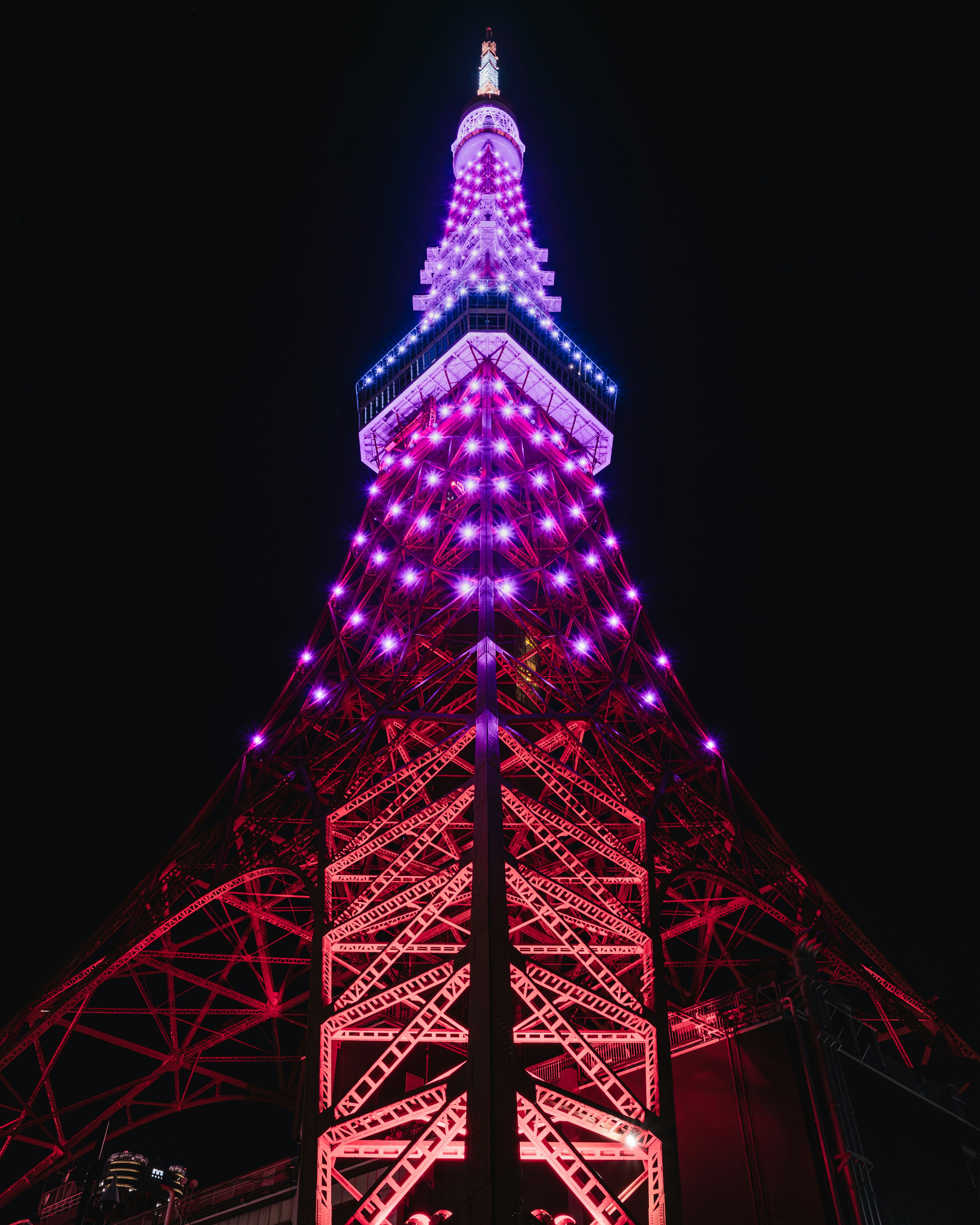 夜の東京タワーのイルミネーション画像