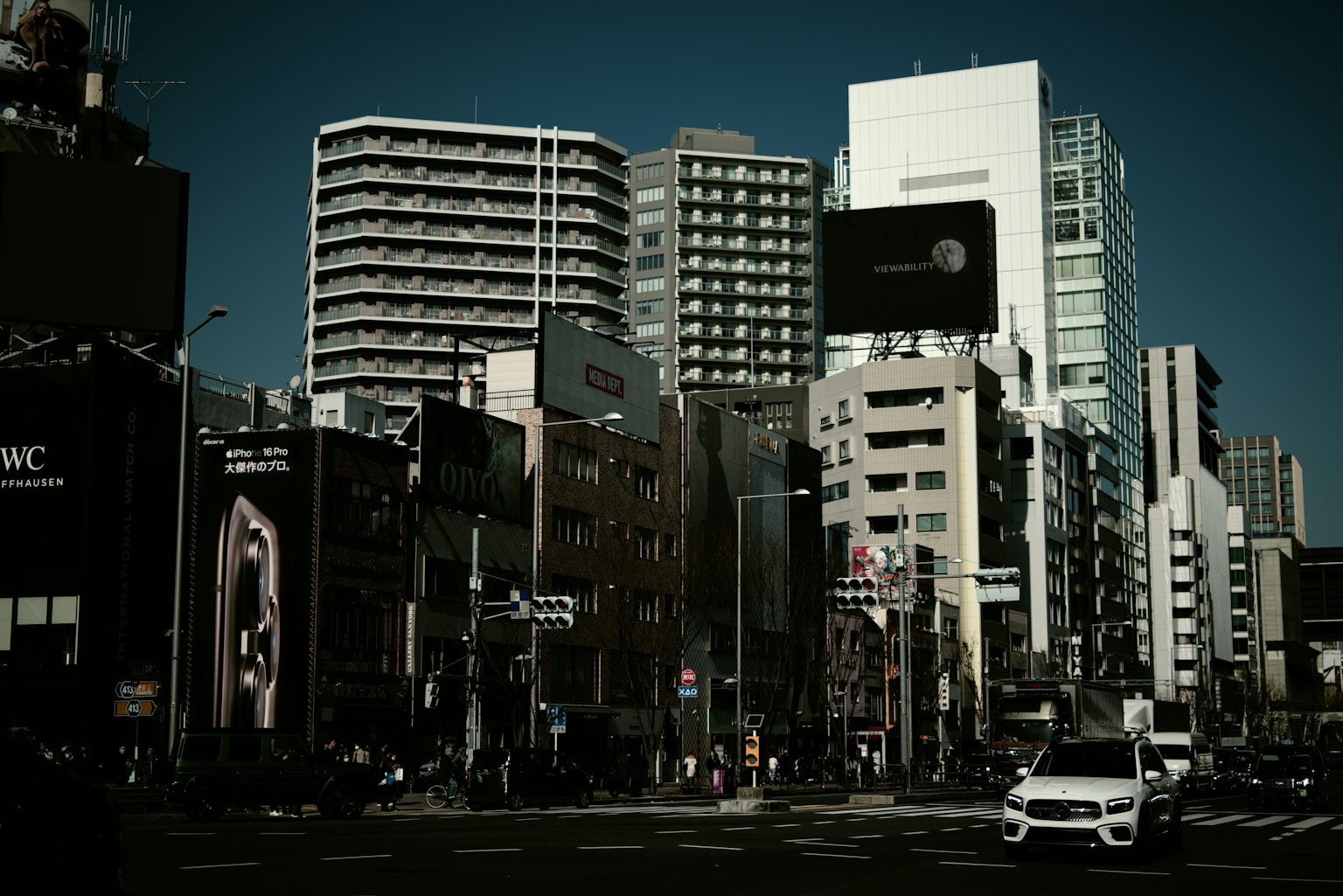 城市景觀,高樓大廈在黃昏的光輝中閃耀