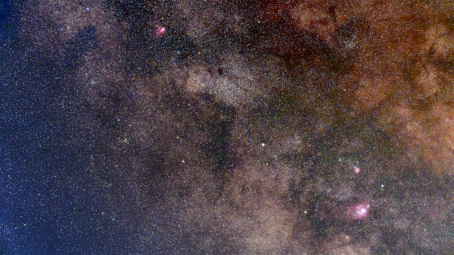 우주에서의 성운과 은하의 상세한 이미지