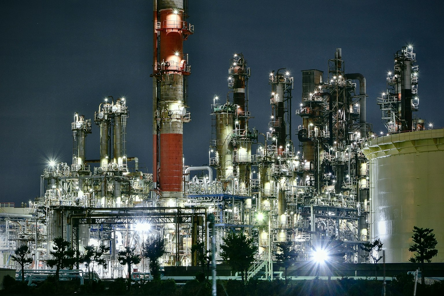 Night view of an industrial plant illuminated with bright lights