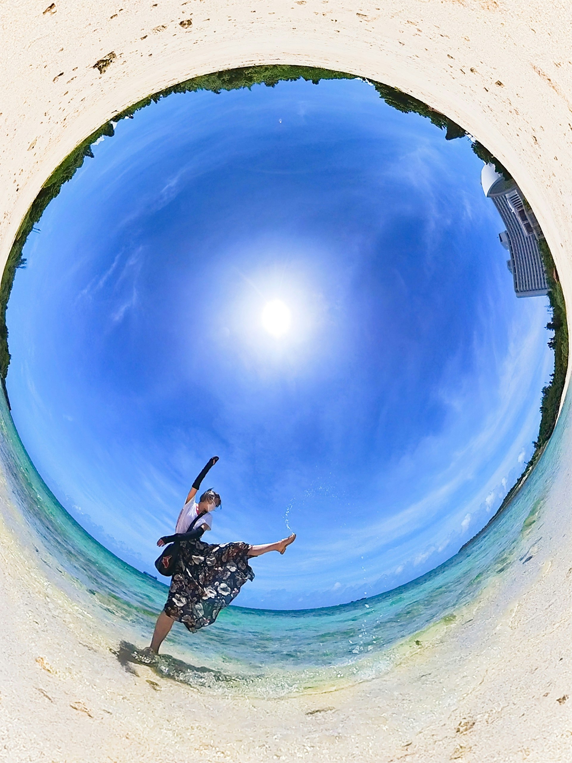 沖繩海灘的圓形魚眼視角藍色海洋畫面