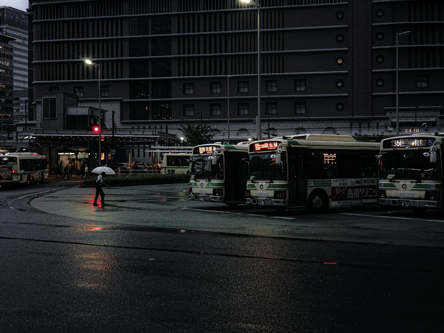 photo-bYzTzPwHO0EsxMU7584k-image
