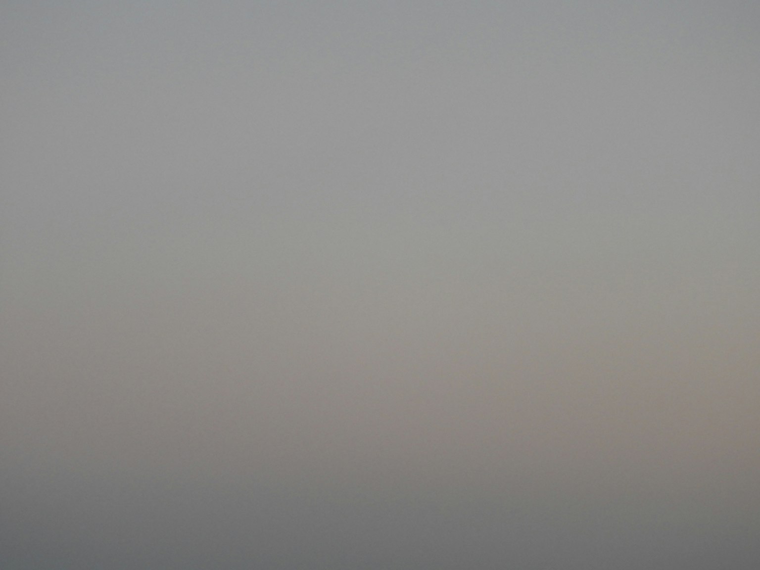 柔和色彩的天空和地平线景观
