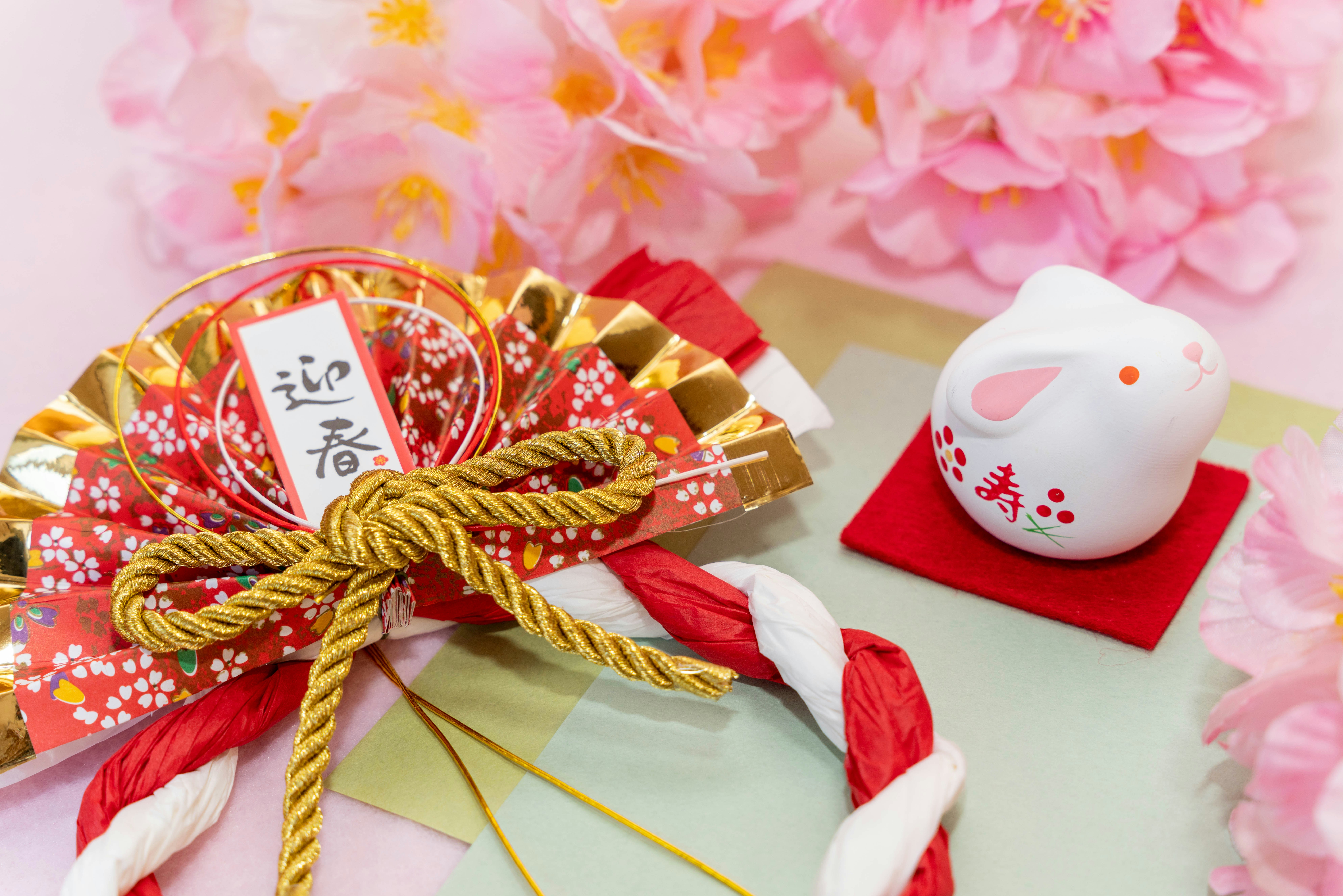 粉色花卉與日式禮品裝飾
