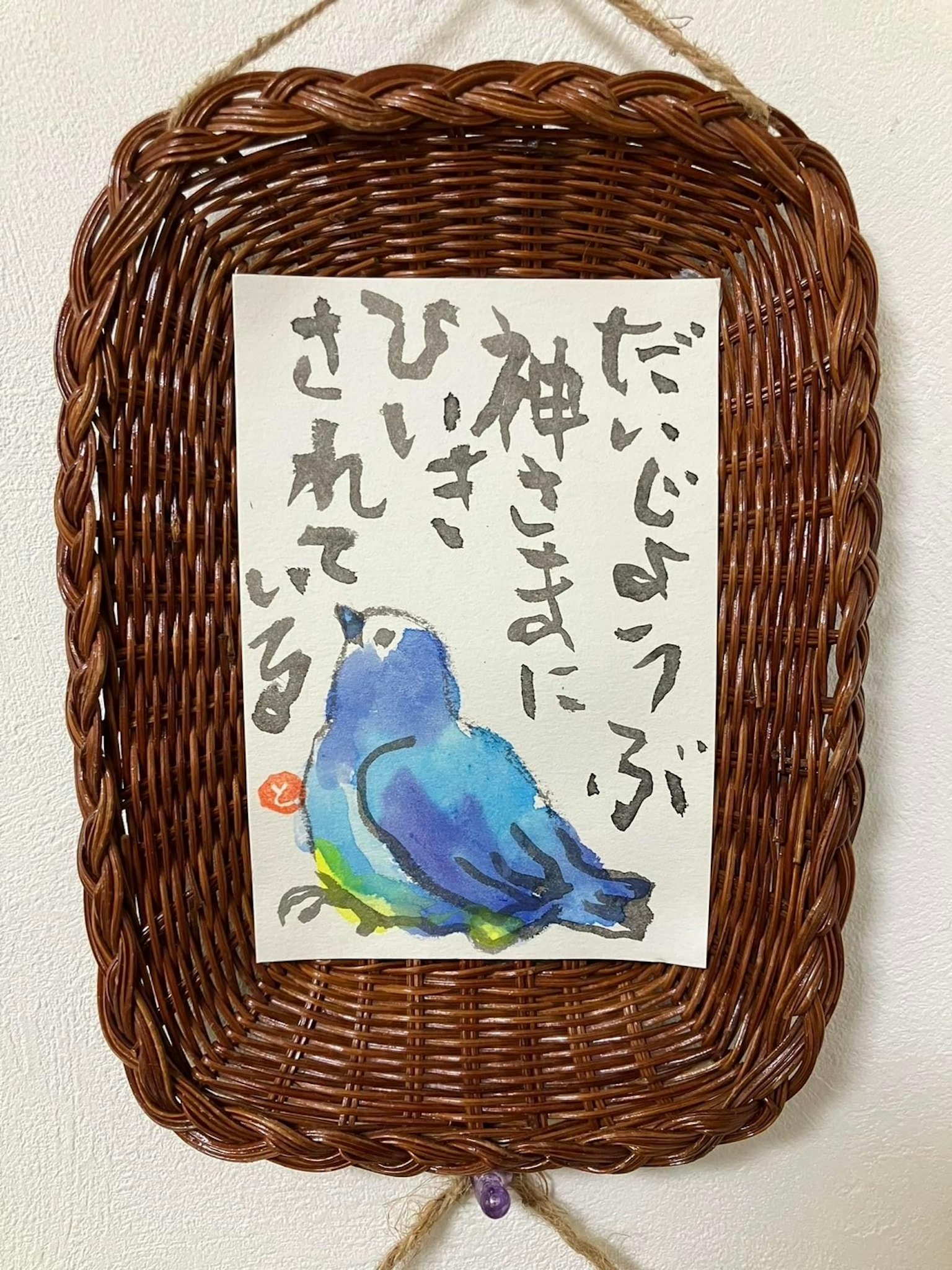 Un pájaro azul ilustrado en un marco tradicional con texto japonés