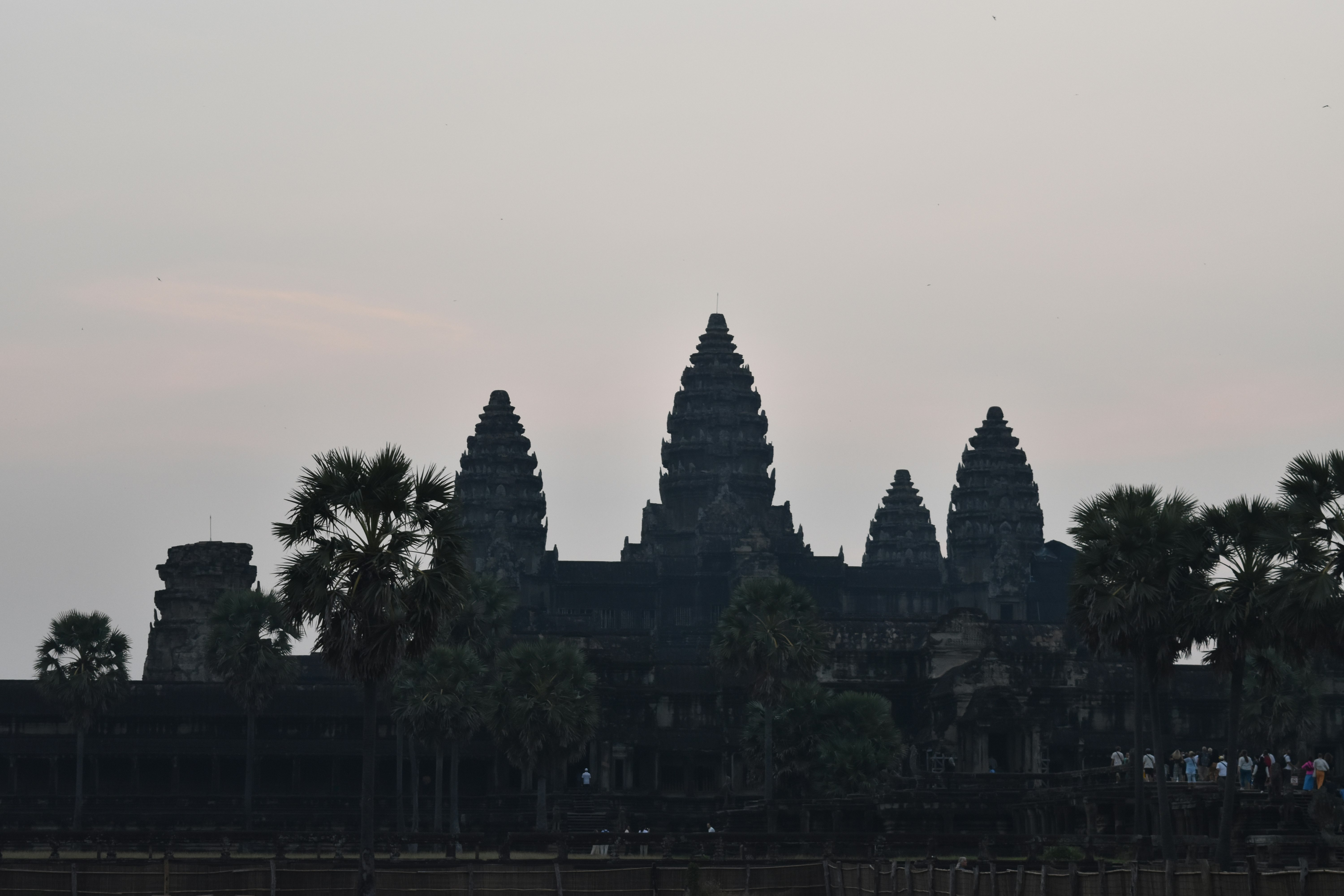 Bóng đền Angkor Wat lúc hoàng hôn