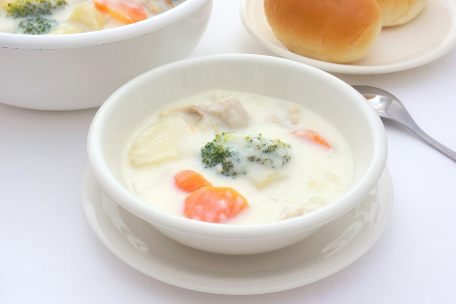 Zuppa cremosa con verdure e pollo