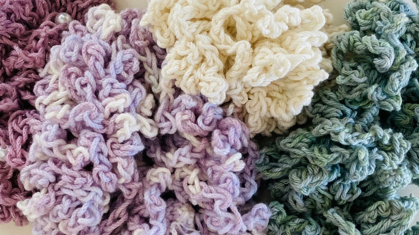 tissu en laine tricotée aux boucles duveteuses et colorées