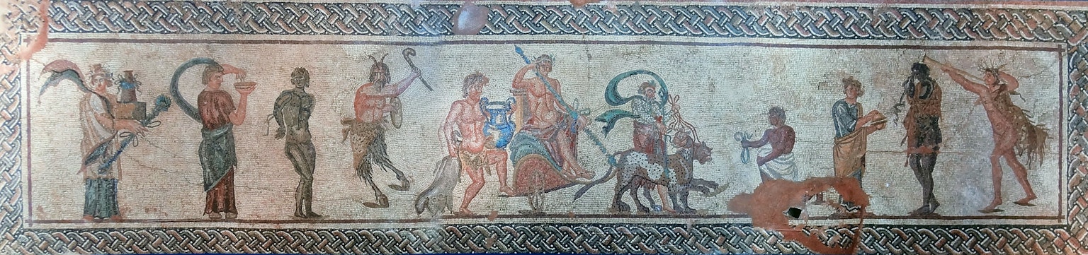 古代壁画描绘人和动物的场景