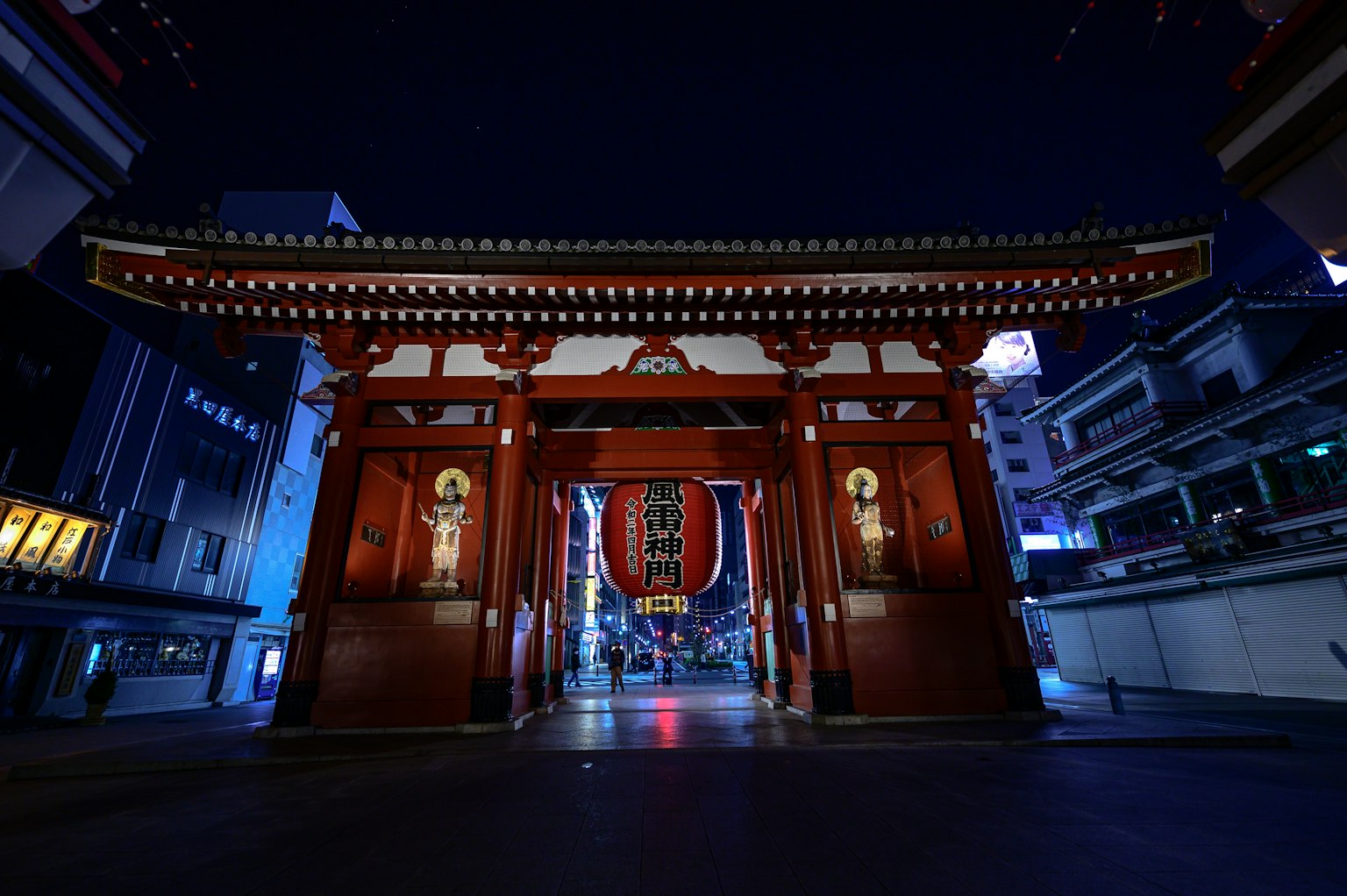 Beautiful red gate of Senso-ji Temple at night