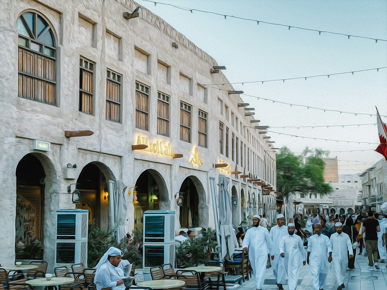 Traditionelle Gebäude in Doha mit Menschen auf der Straße