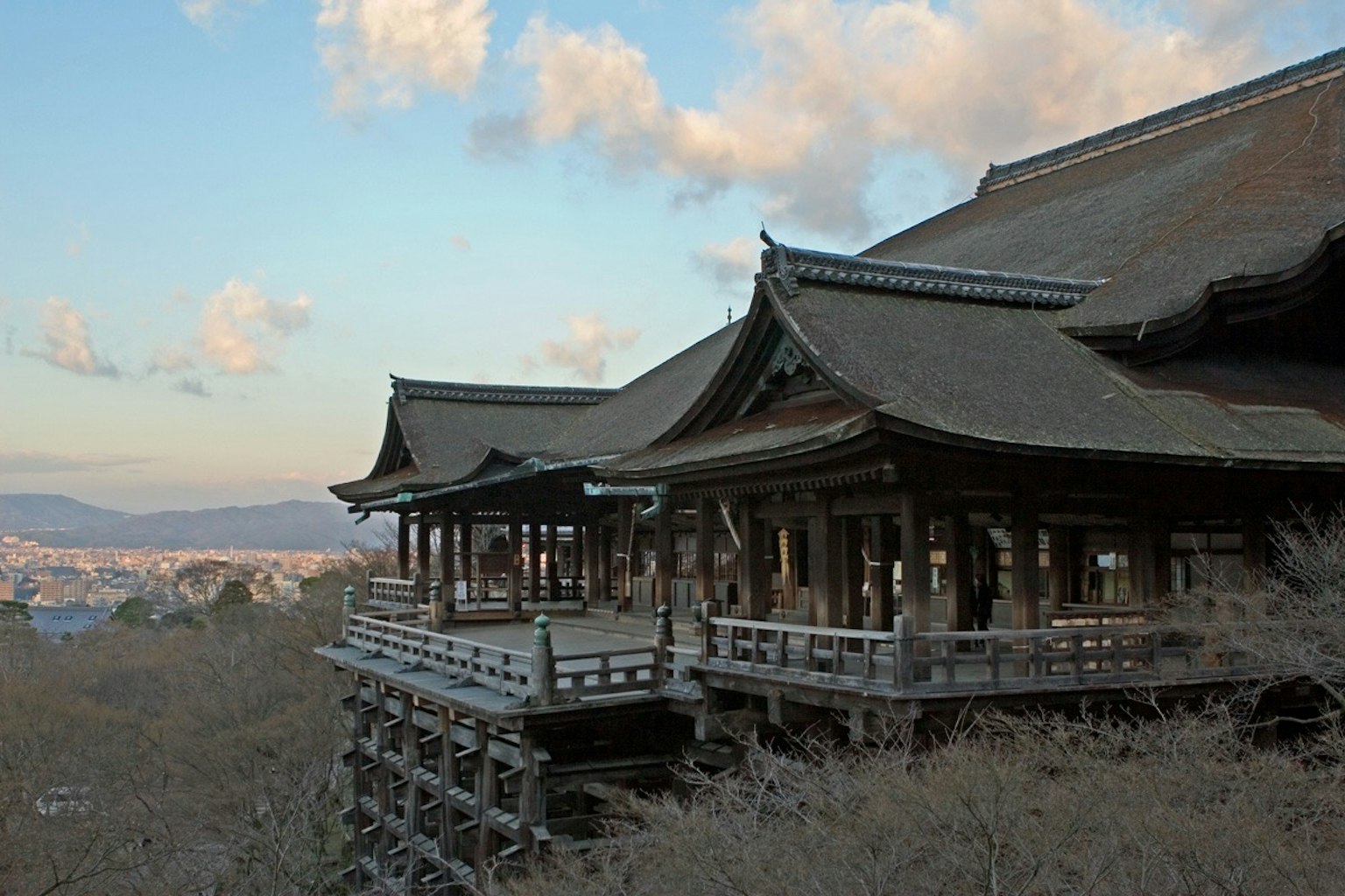 Pemandangan indah Kiyomizu-dera dan arsitektur tradisional