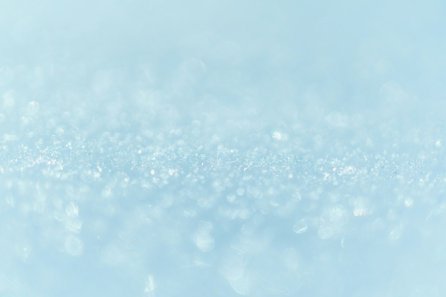 Abstraktes Bild mit funkelnden Partikeln auf einem hellblauen Hintergrund