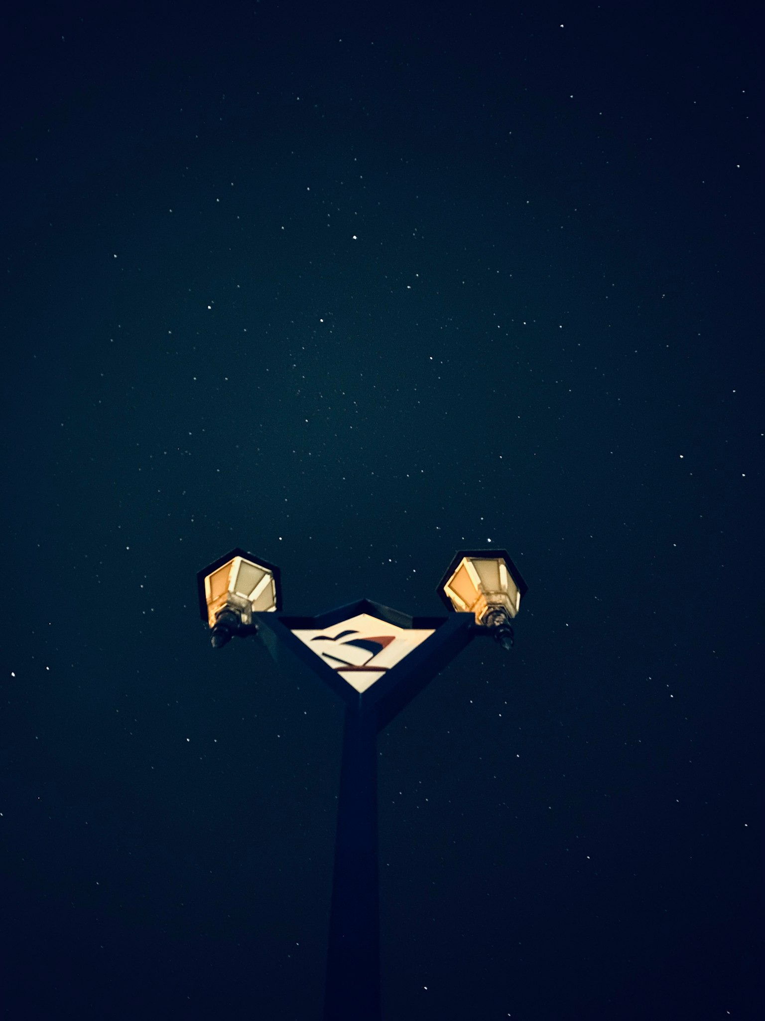 星空下獨特的路燈設計