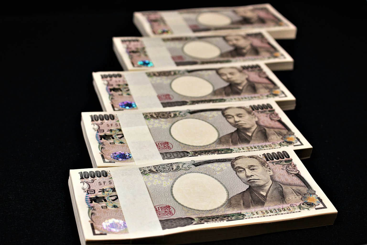 Image de billets de 10 000 yens japonais empilés