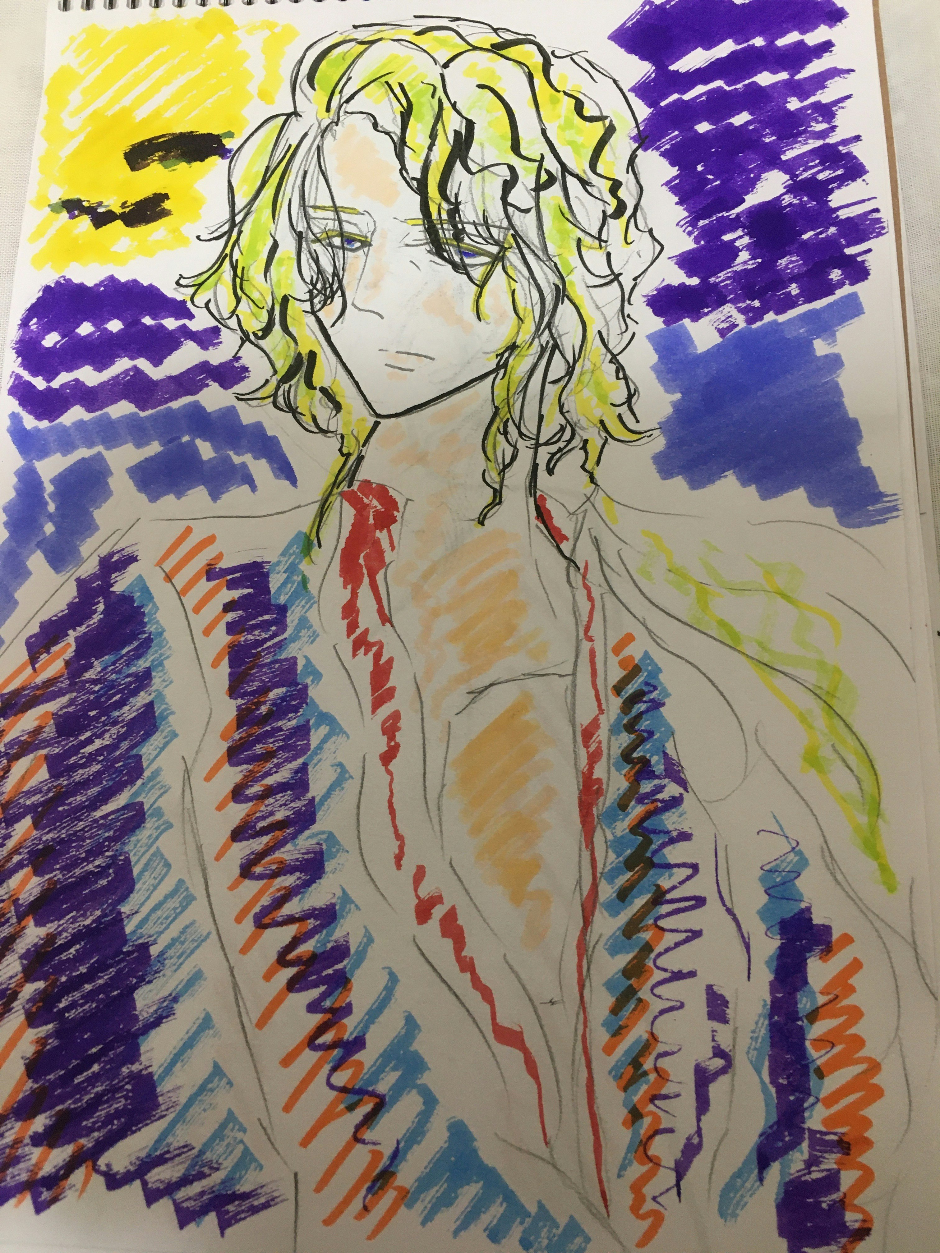 紫と黄色のストライプ背景に描かれた人物のイラスト