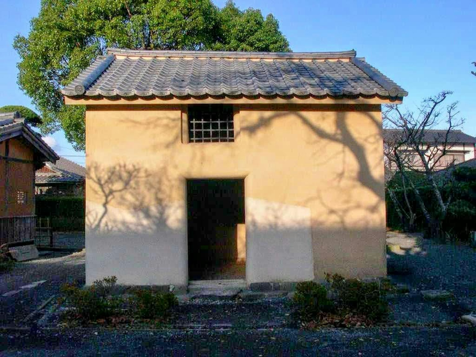 Traditional Japanese building with earthen walls and a tiled roof