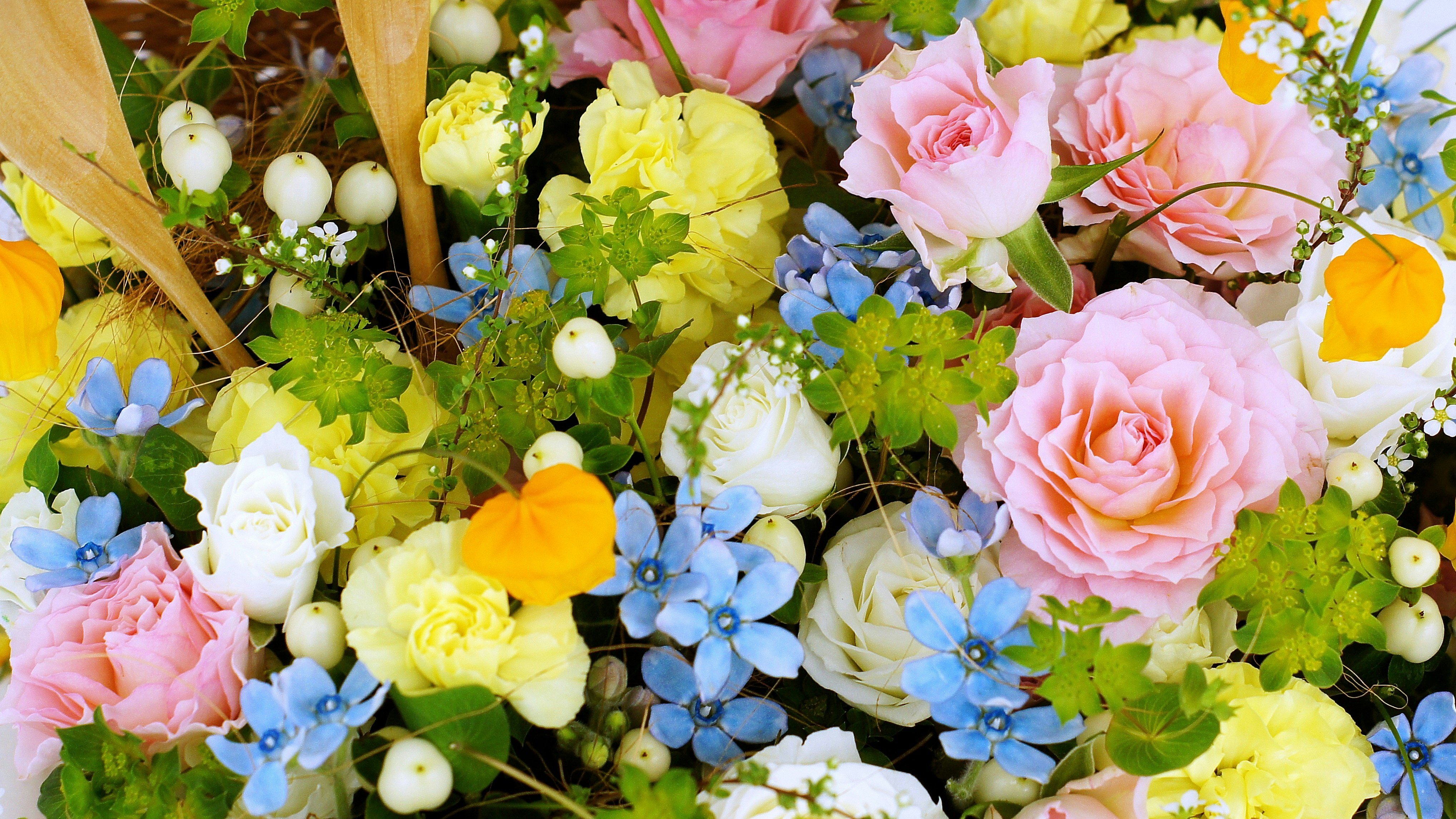 primo piano di un bouquet di fiori colorato
