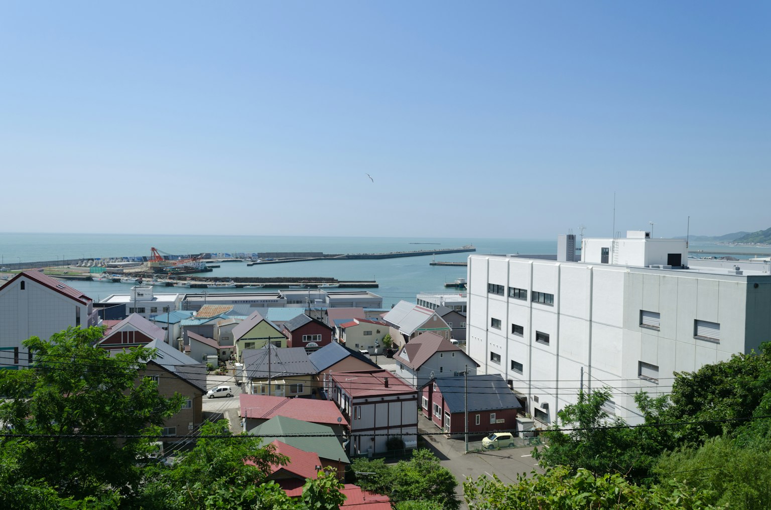 海濱小鎮的景色和港口